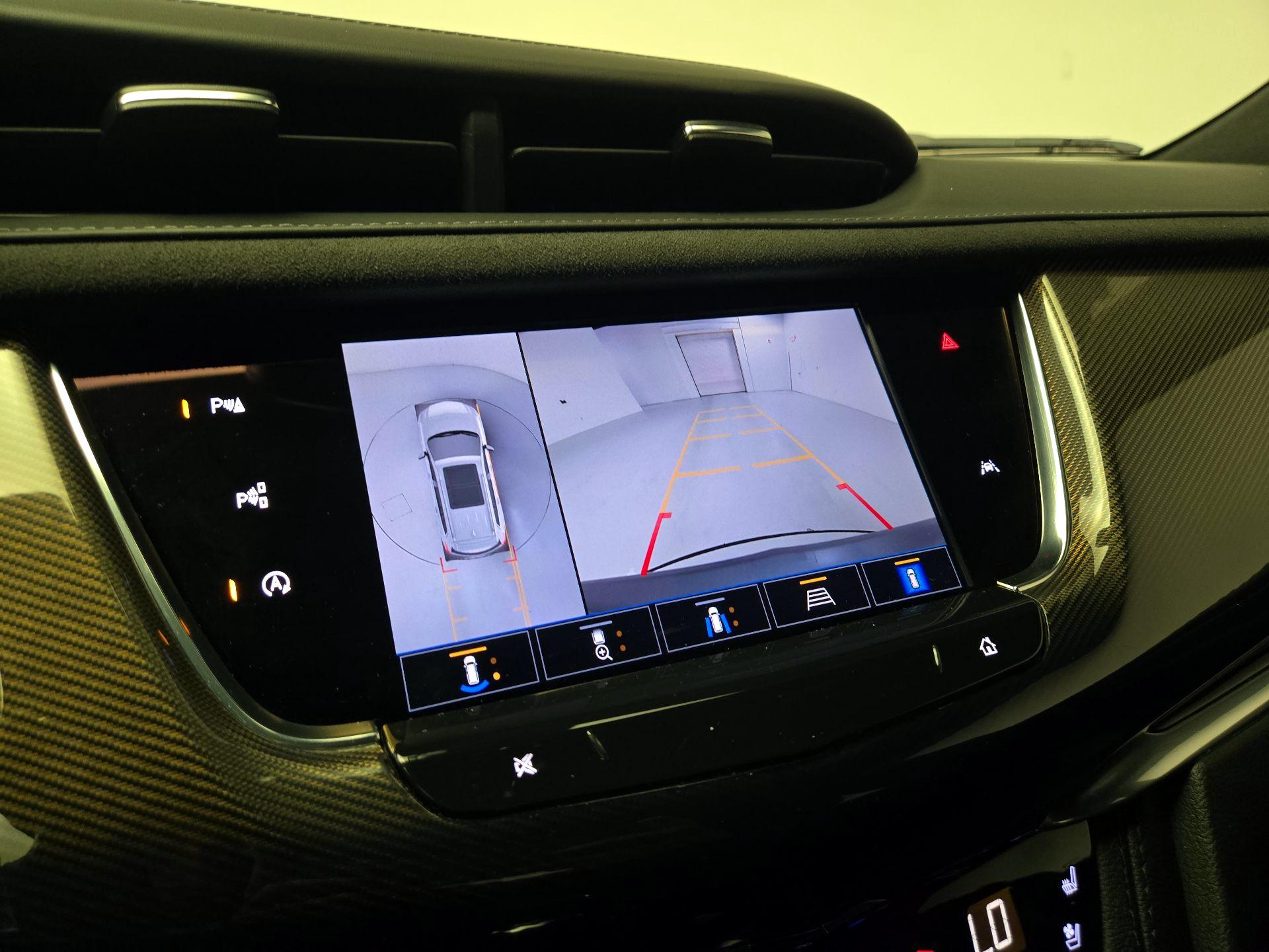 Thumbnail: 2024 Cadillac XT6 - 15
