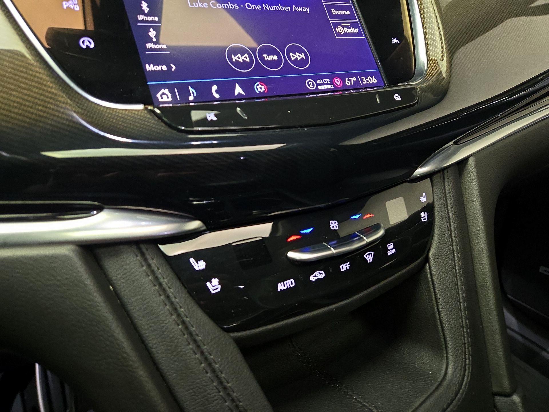 Thumbnail: 2024 Cadillac XT6 - 17