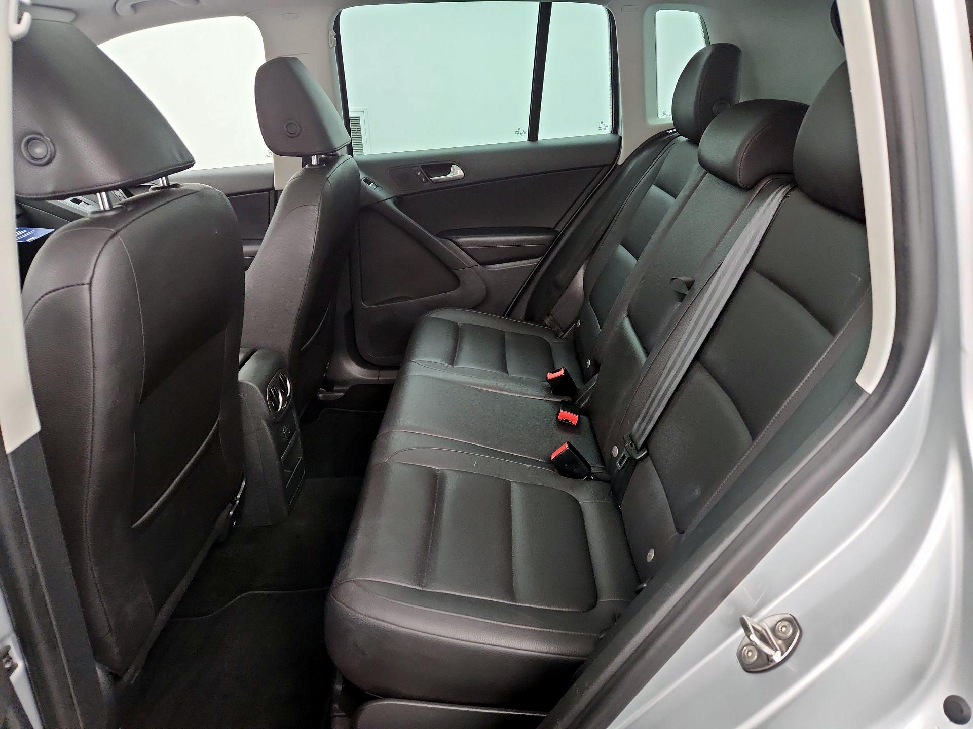 Thumbnail: 2017 Volkswagen Tiguan - 20
