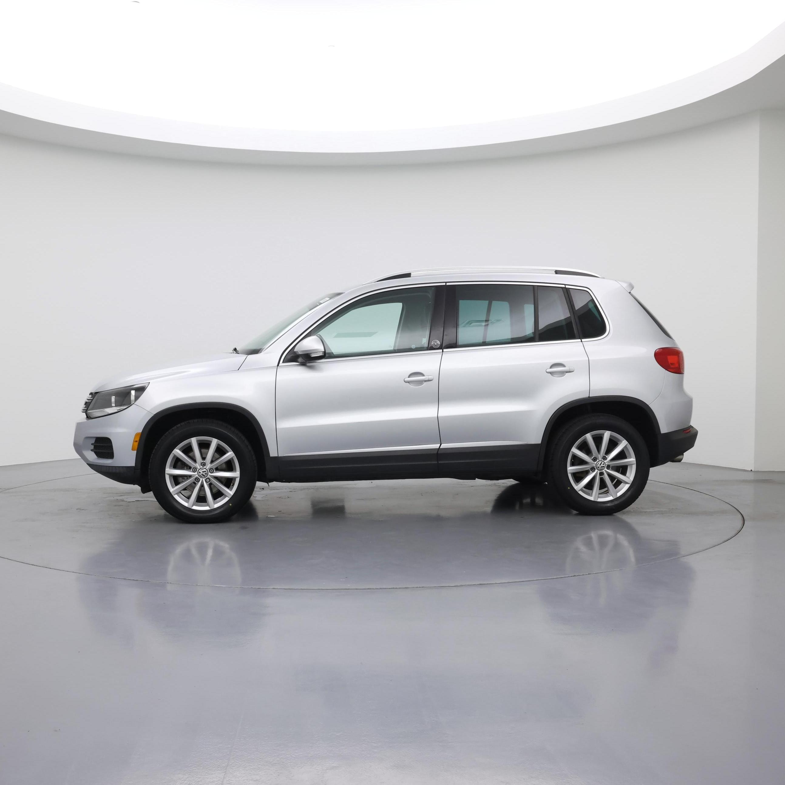 Thumbnail: 2017 Volkswagen Tiguan - 3