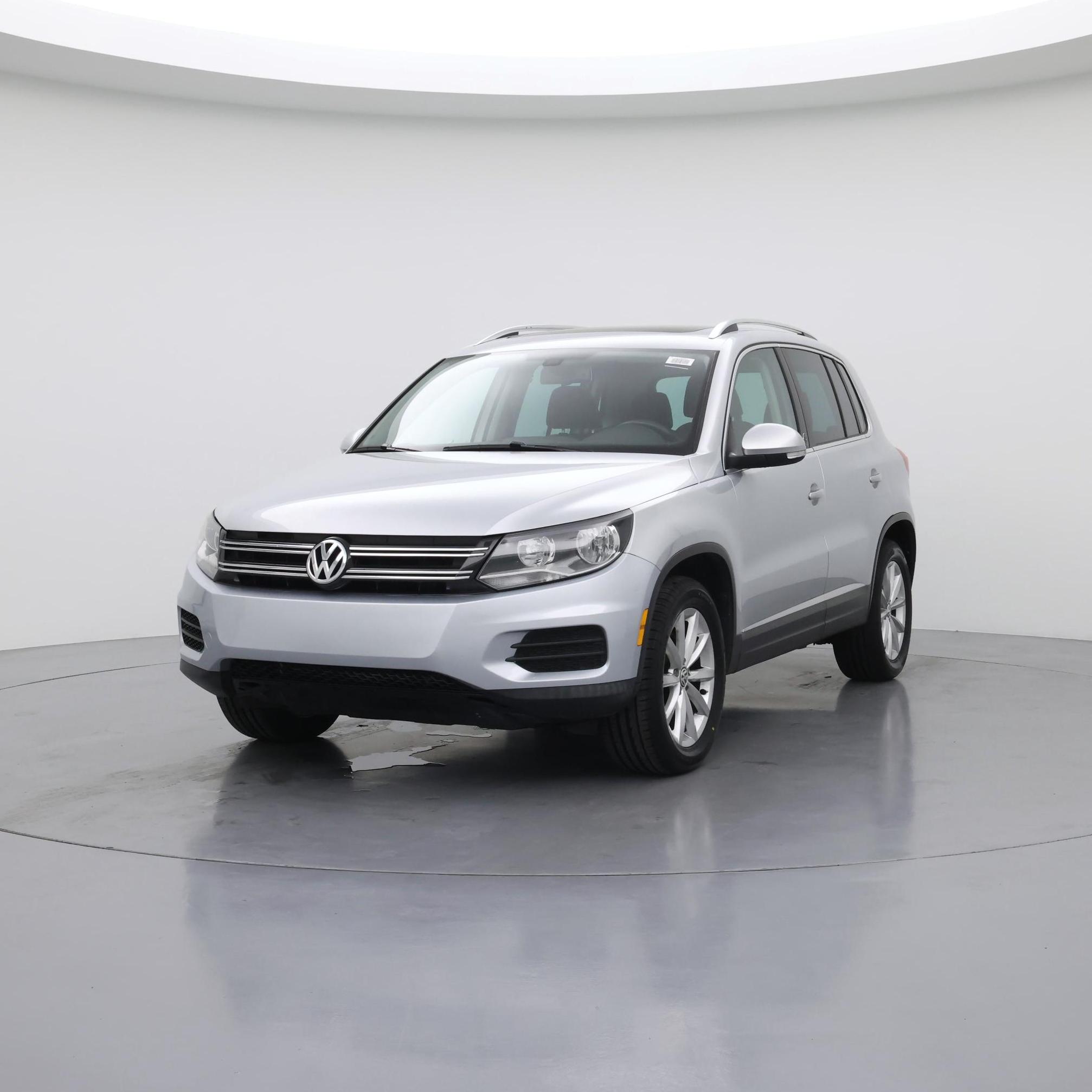 Thumbnail: 2017 Volkswagen Tiguan - 4
