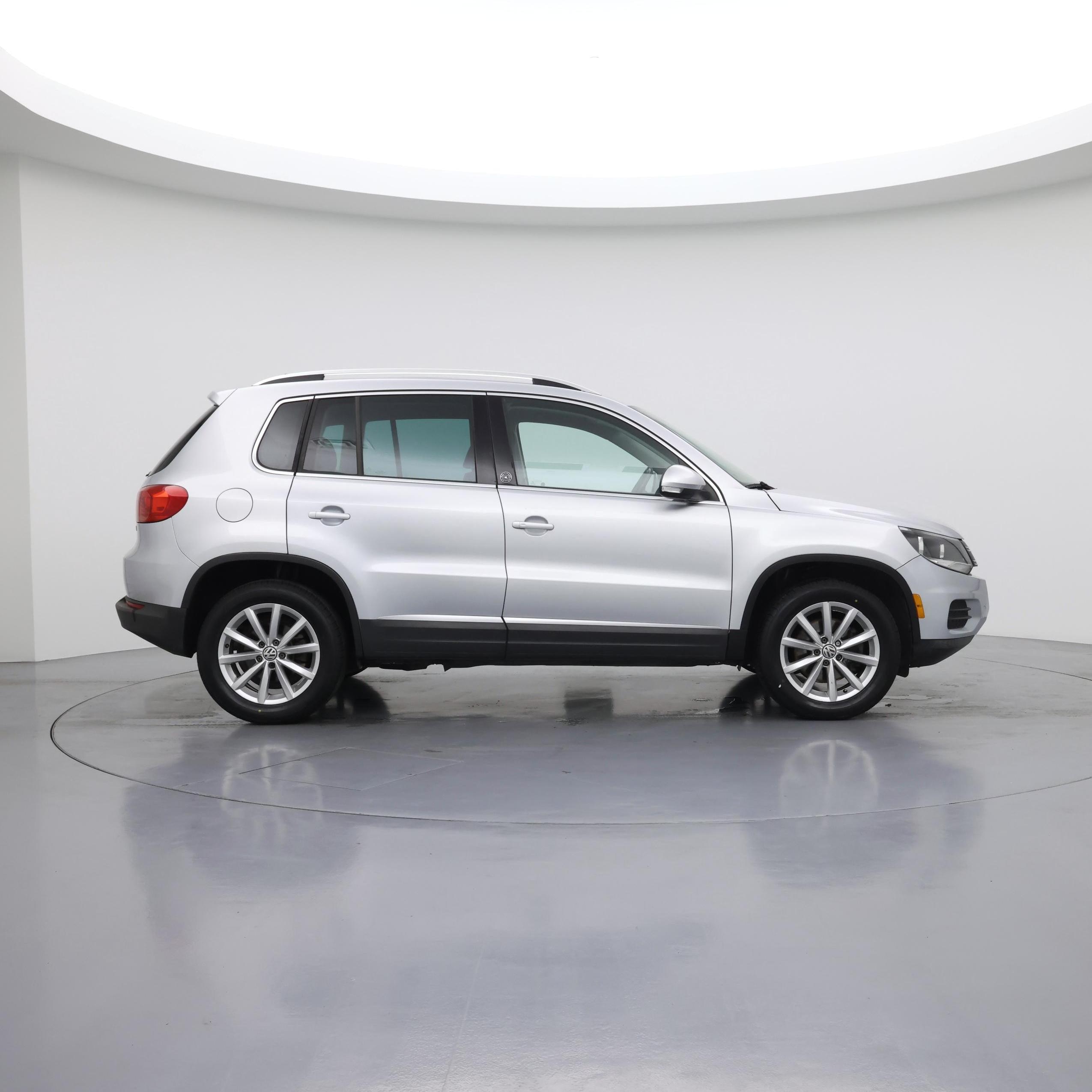 Thumbnail: 2017 Volkswagen Tiguan - 7