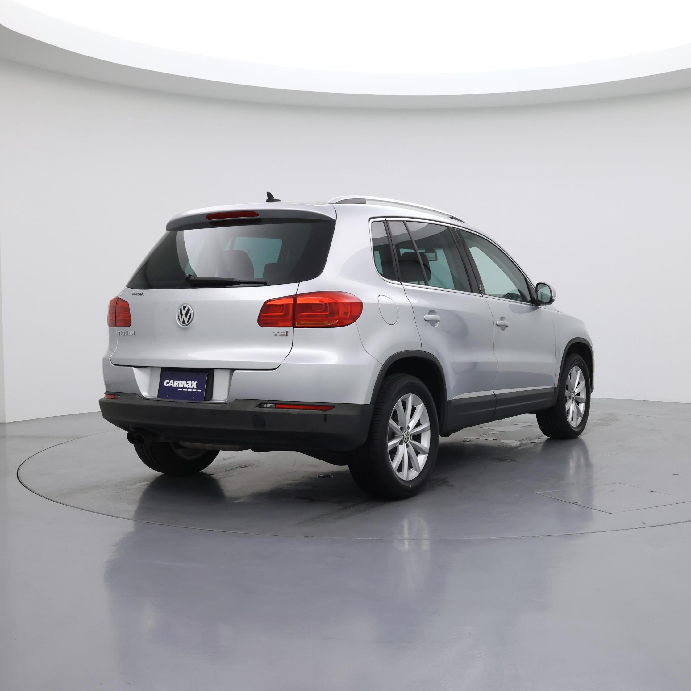 Thumbnail: 2017 Volkswagen Tiguan - 8