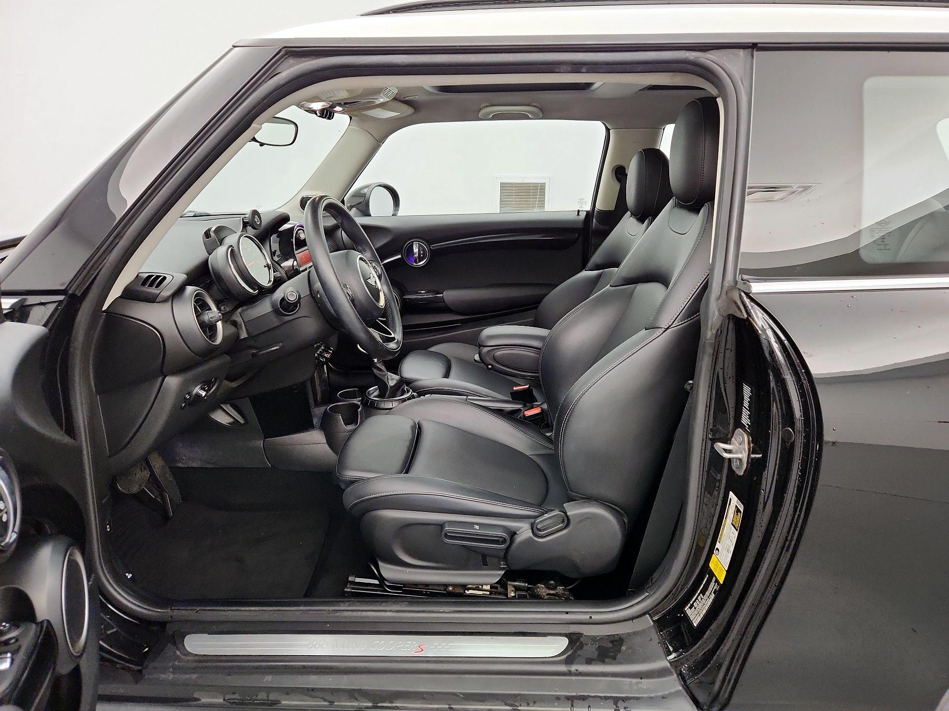 Thumbnail: 2015 MINI Cooper Hardtop - 11