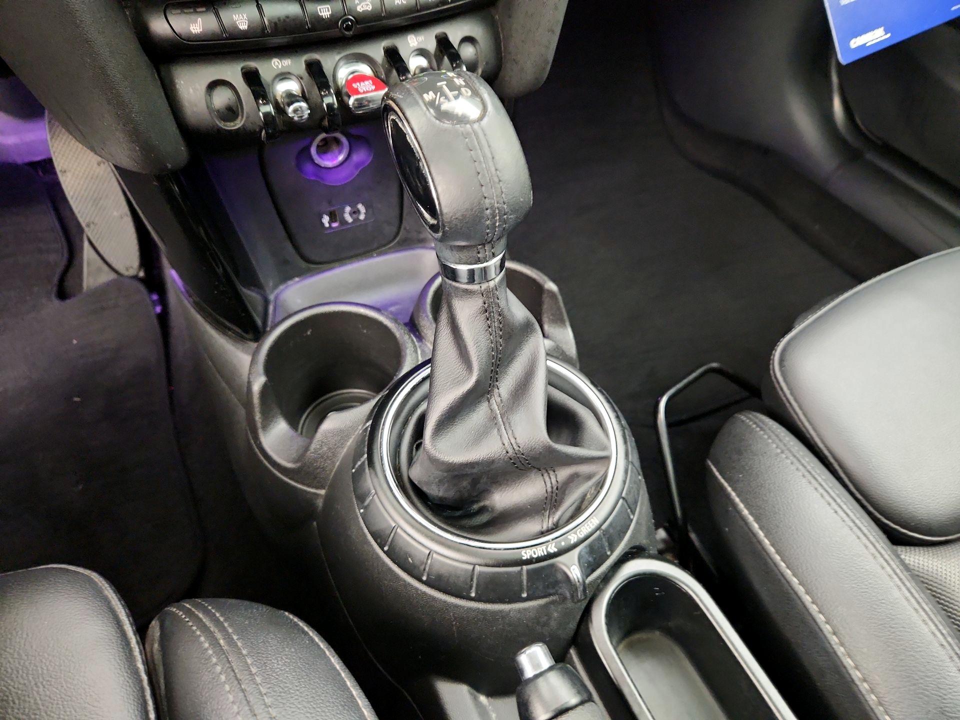 Thumbnail: 2015 MINI Cooper Hardtop - 16
