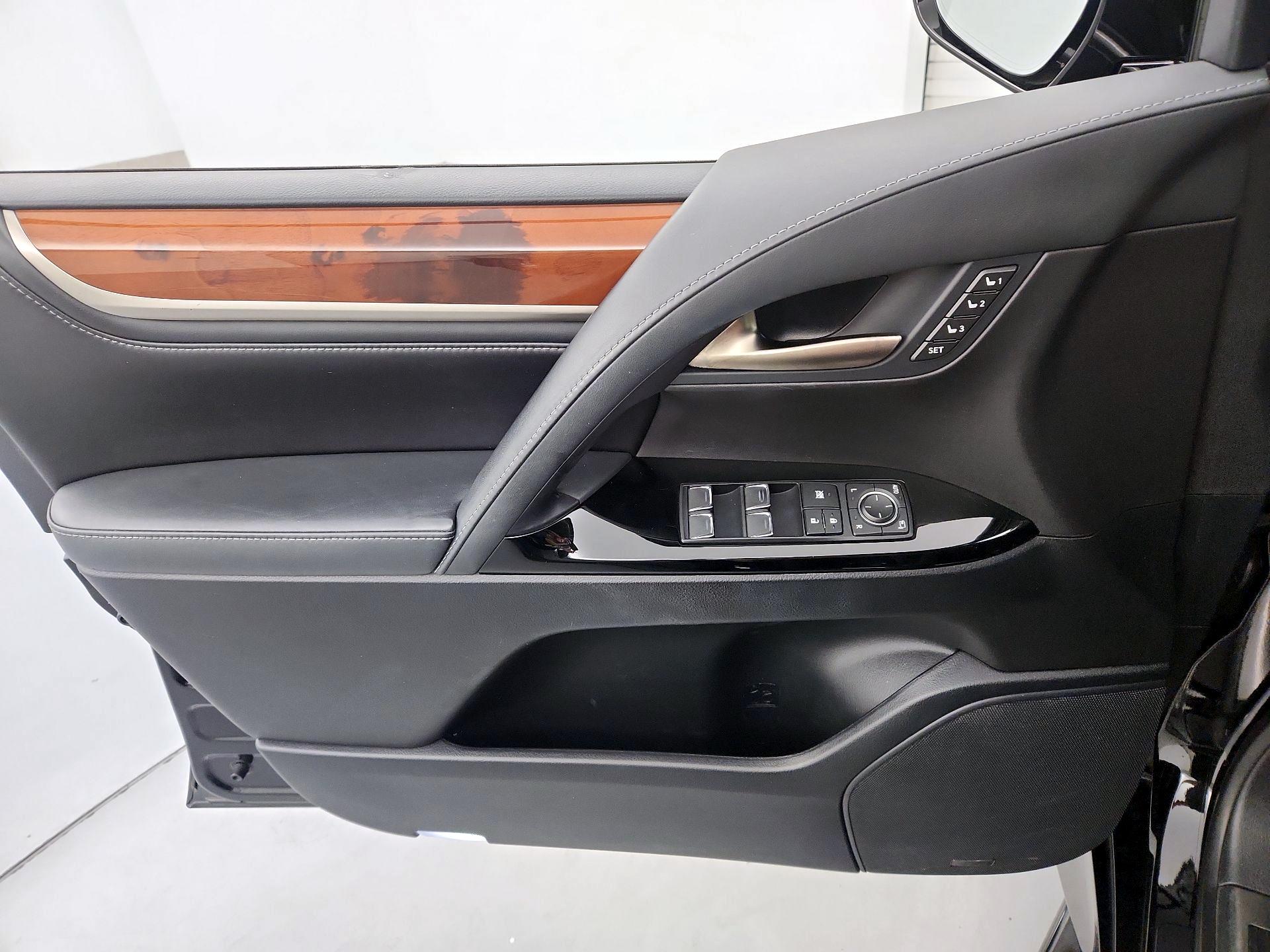 Thumbnail: 2020 Lexus LX - 12