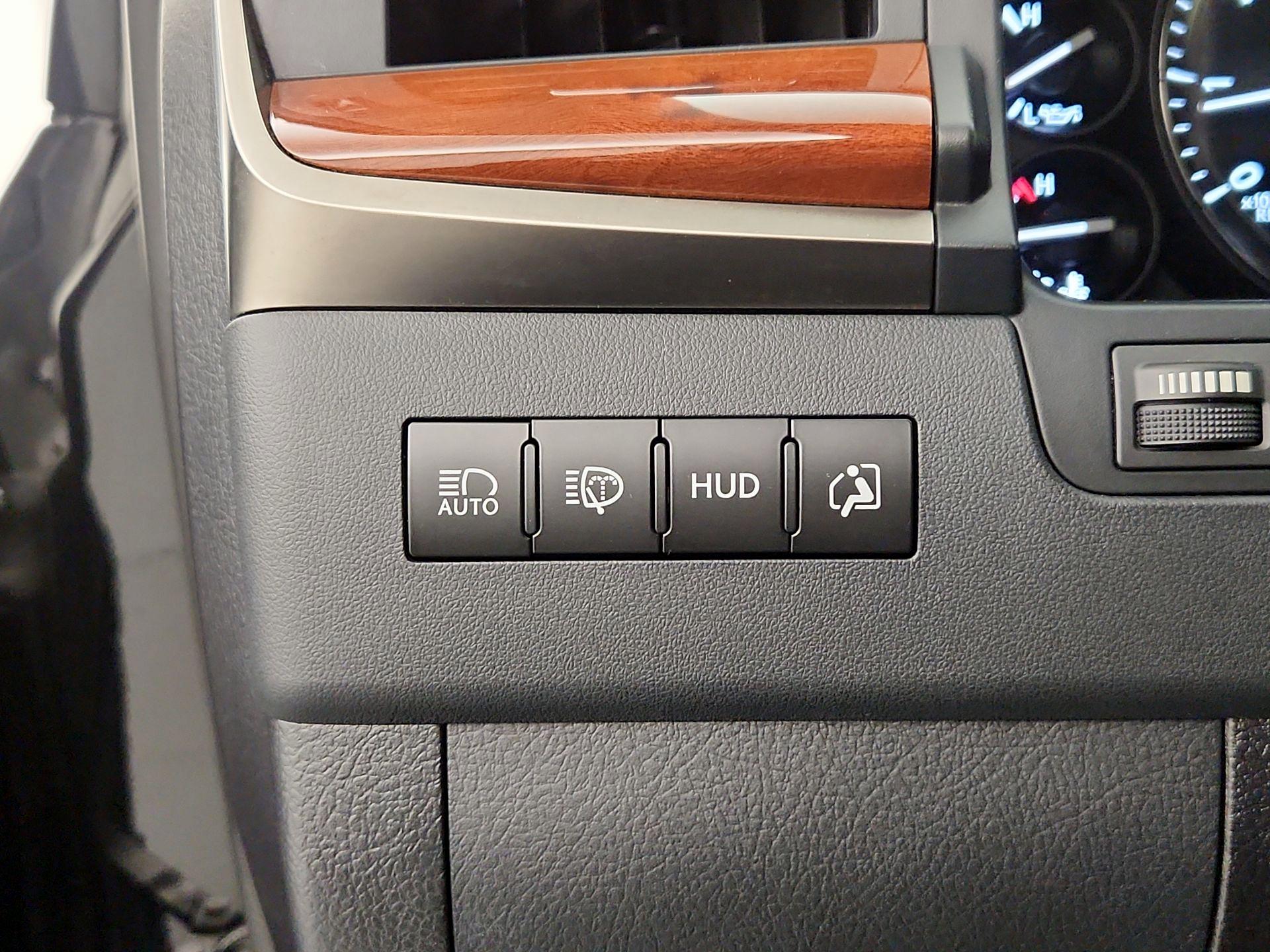 Thumbnail: 2020 Lexus LX - 13