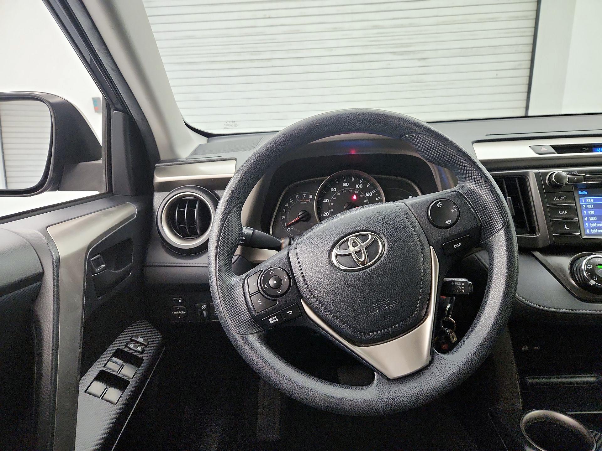 Thumbnail: 2015 Toyota RAV4 - 10