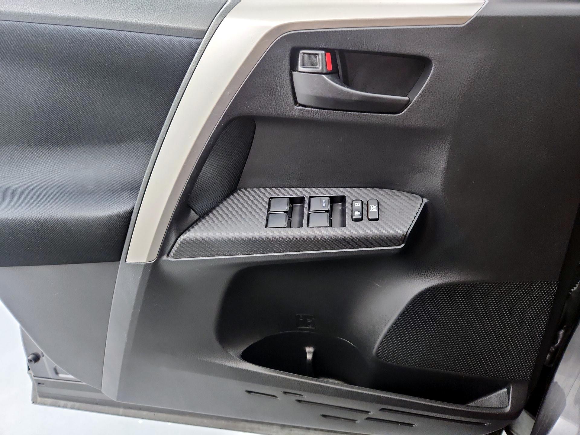 Thumbnail: 2015 Toyota RAV4 - 12