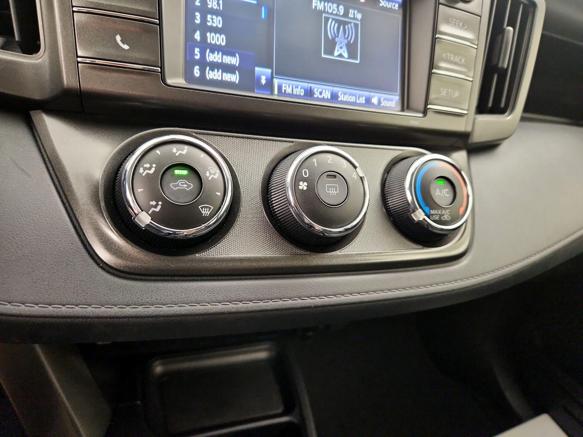 Thumbnail: 2015 Toyota RAV4 - 15