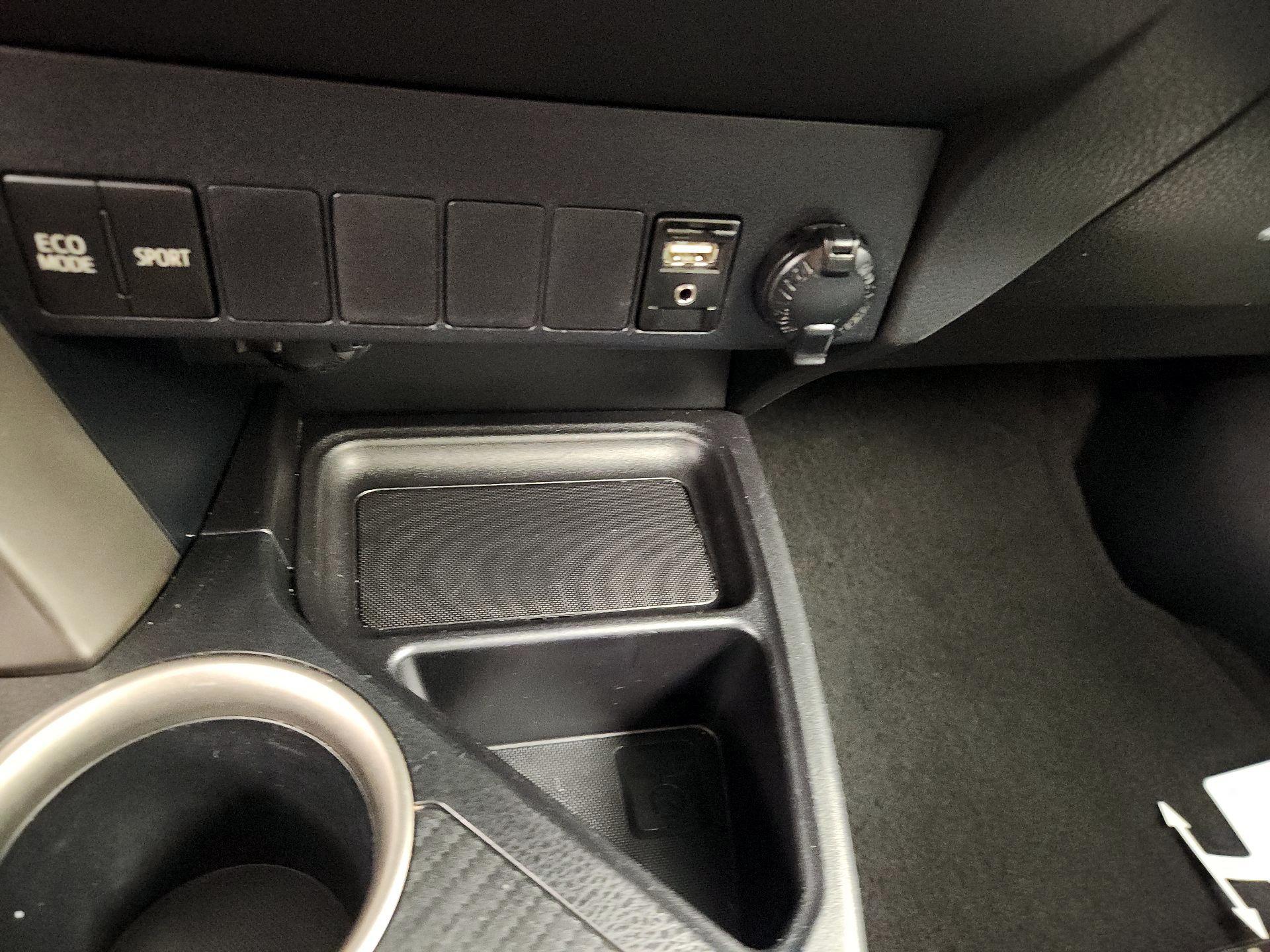 Thumbnail: 2015 Toyota RAV4 - 17