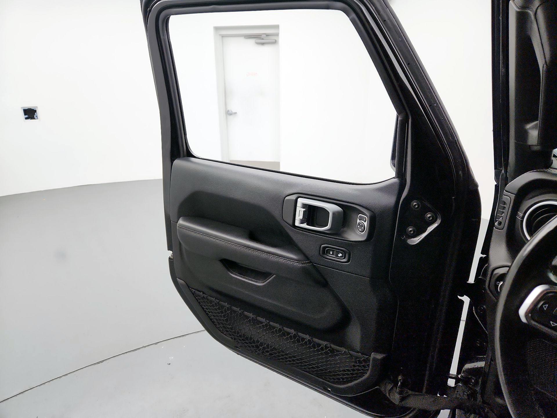 Thumbnail: 2018 Jeep Wrangler - 12