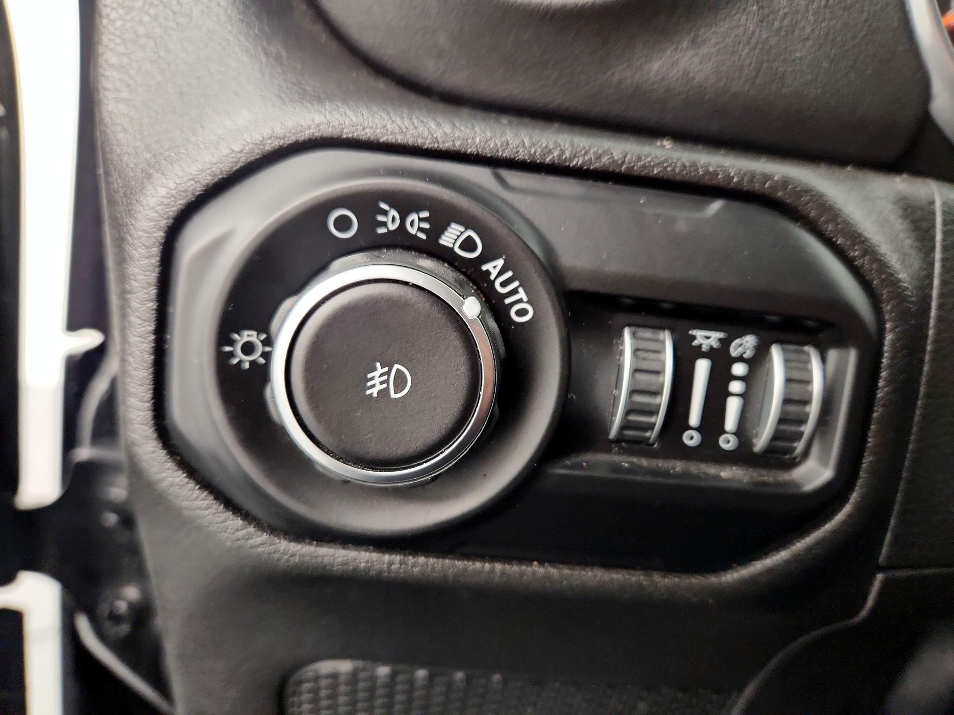 Thumbnail: 2018 Jeep Wrangler - 13