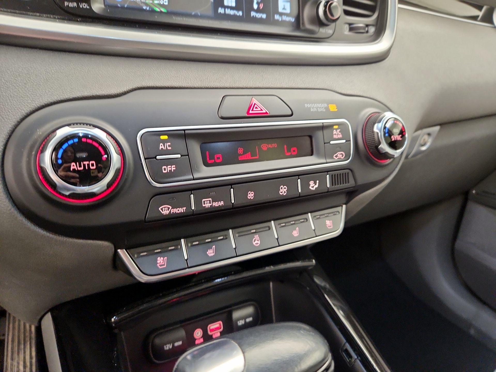 Thumbnail: 2019 Kia Sorento - 17