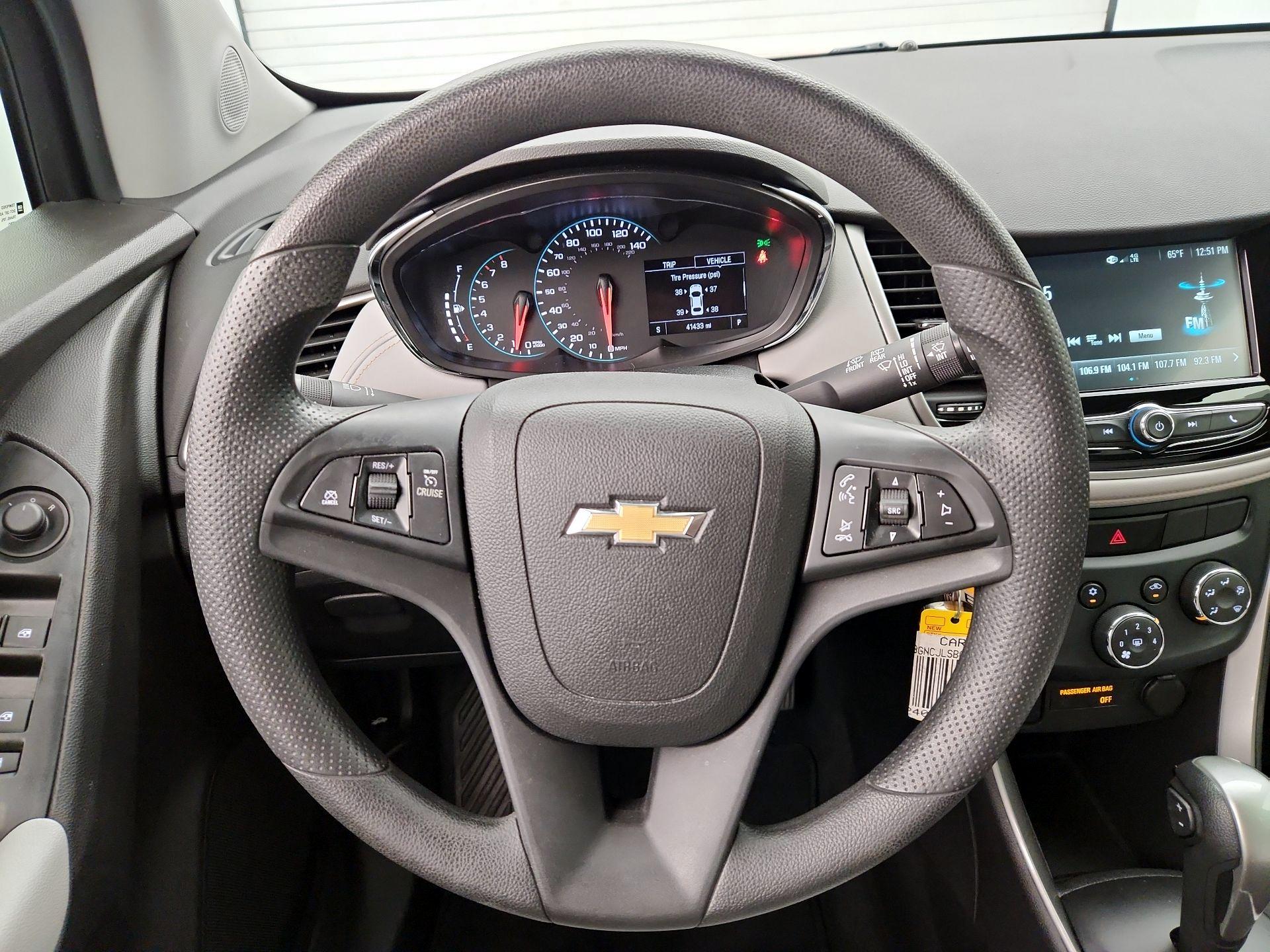 Thumbnail: 2017 Chevrolet Trax - 10