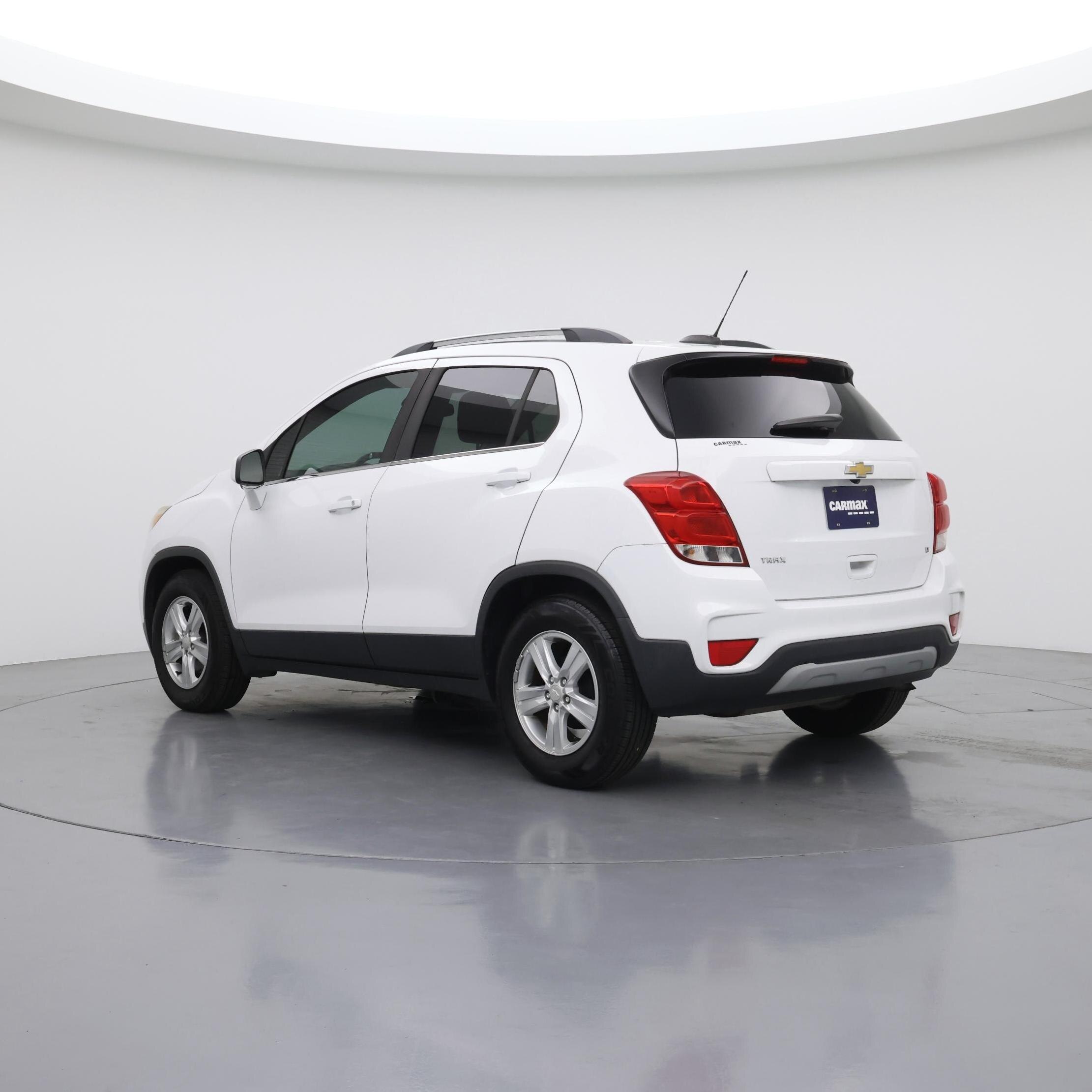 Thumbnail: 2017 Chevrolet Trax - 2