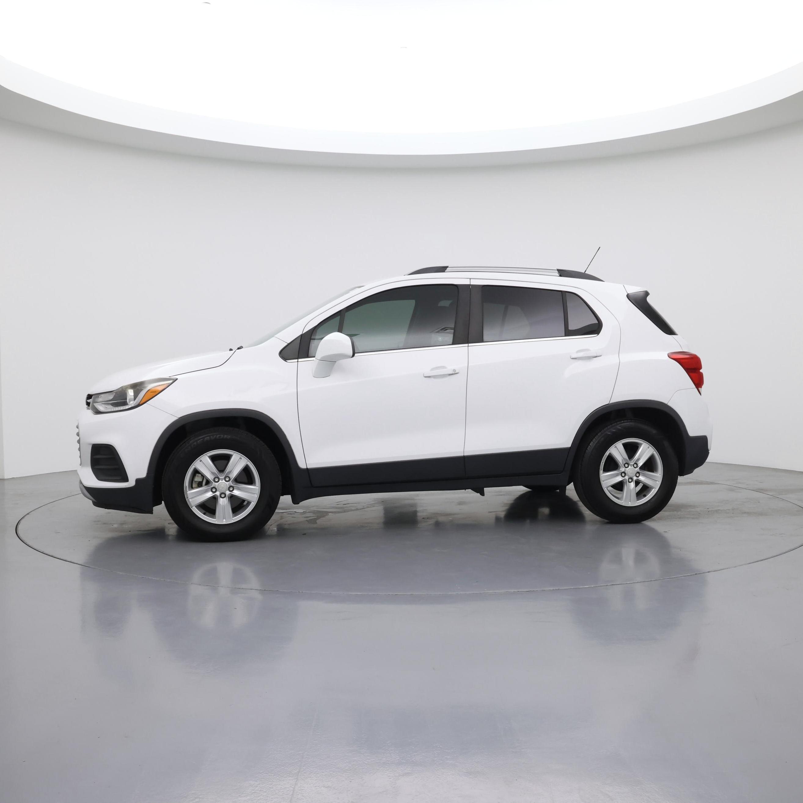 Thumbnail: 2017 Chevrolet Trax - 3