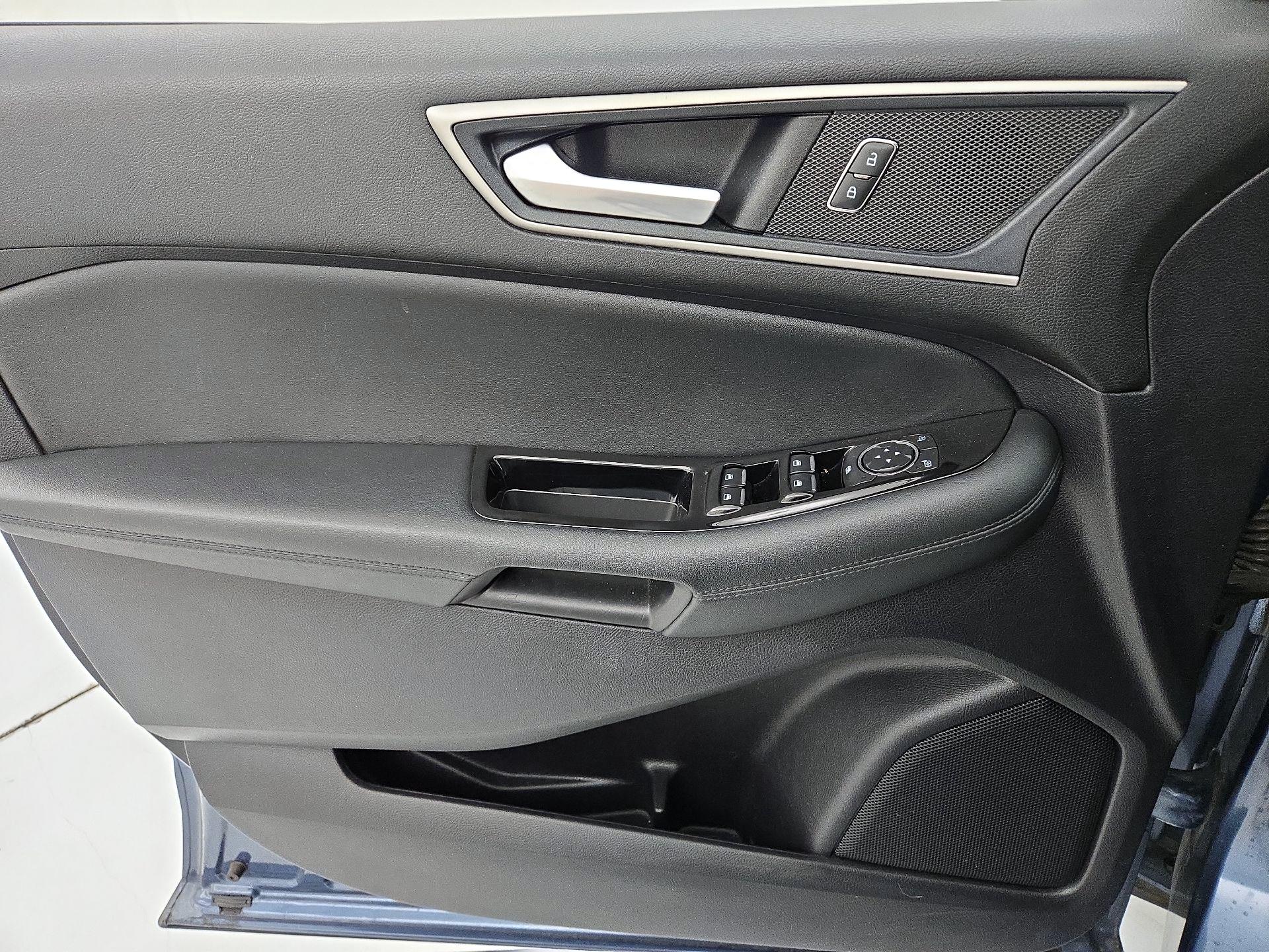 Thumbnail: 2019 Ford Edge - 12