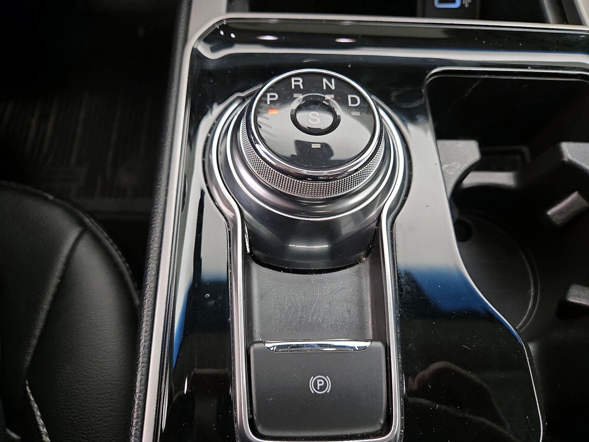 Thumbnail: 2019 Ford Edge - 18