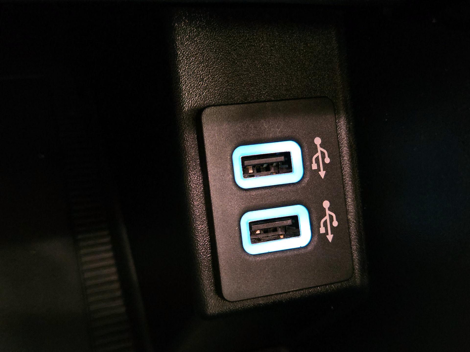 Thumbnail: 2019 Ford Edge - 19