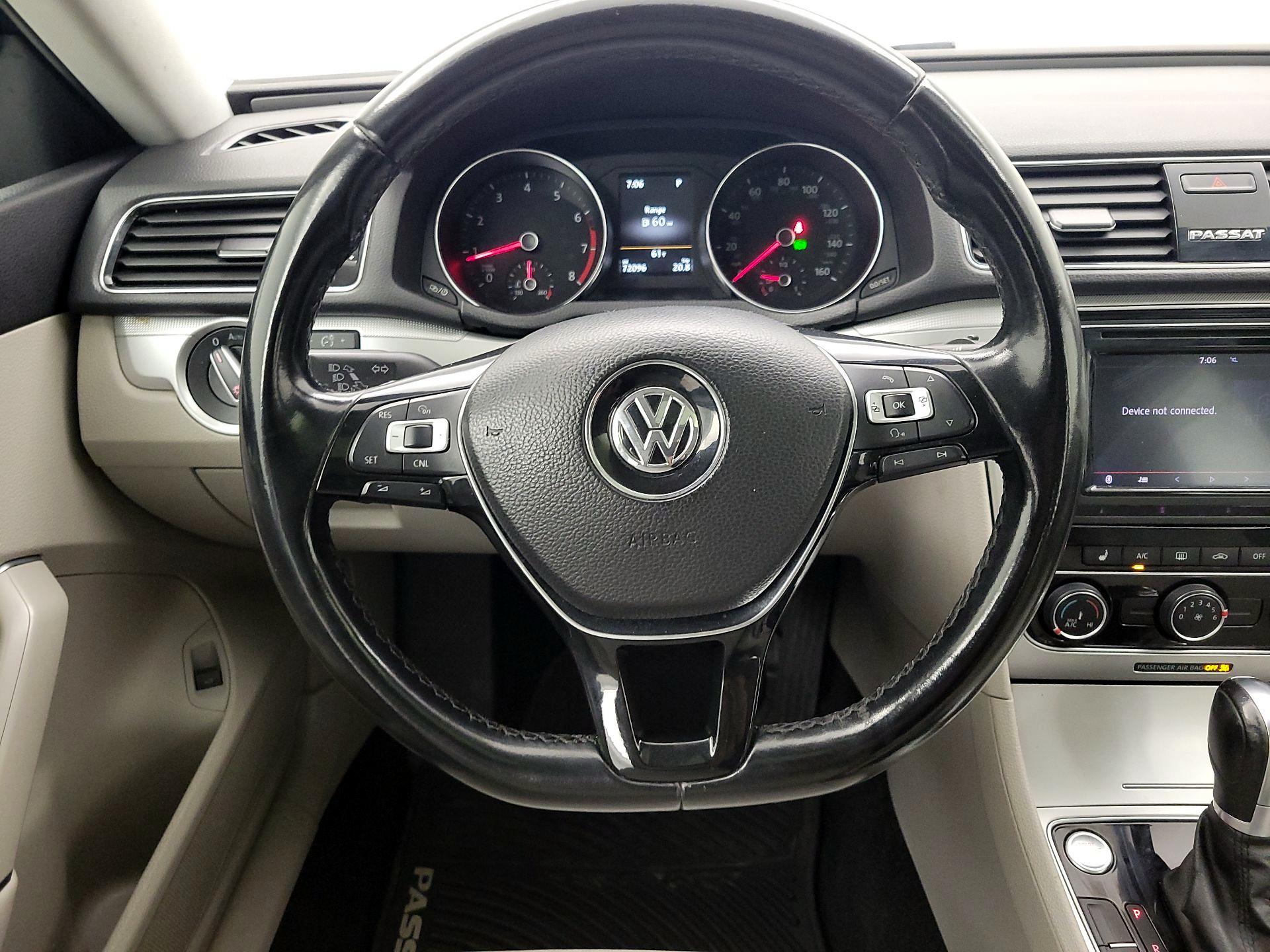 Thumbnail: 2019 Volkswagen Passat - 10