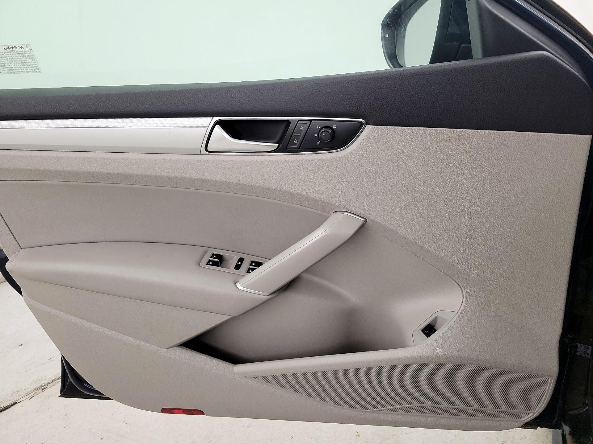 Thumbnail: 2019 Volkswagen Passat - 12