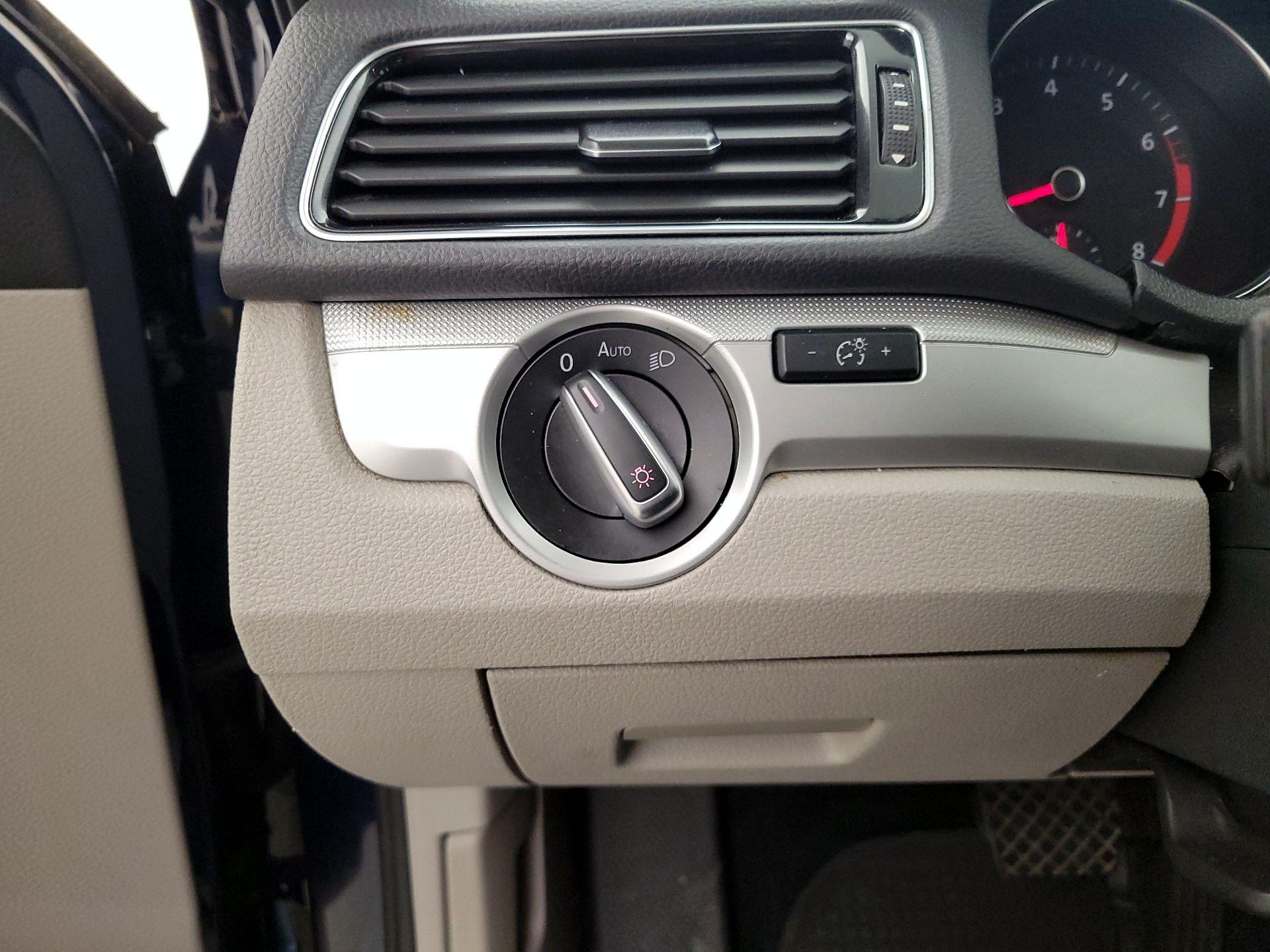 Thumbnail: 2019 Volkswagen Passat - 13