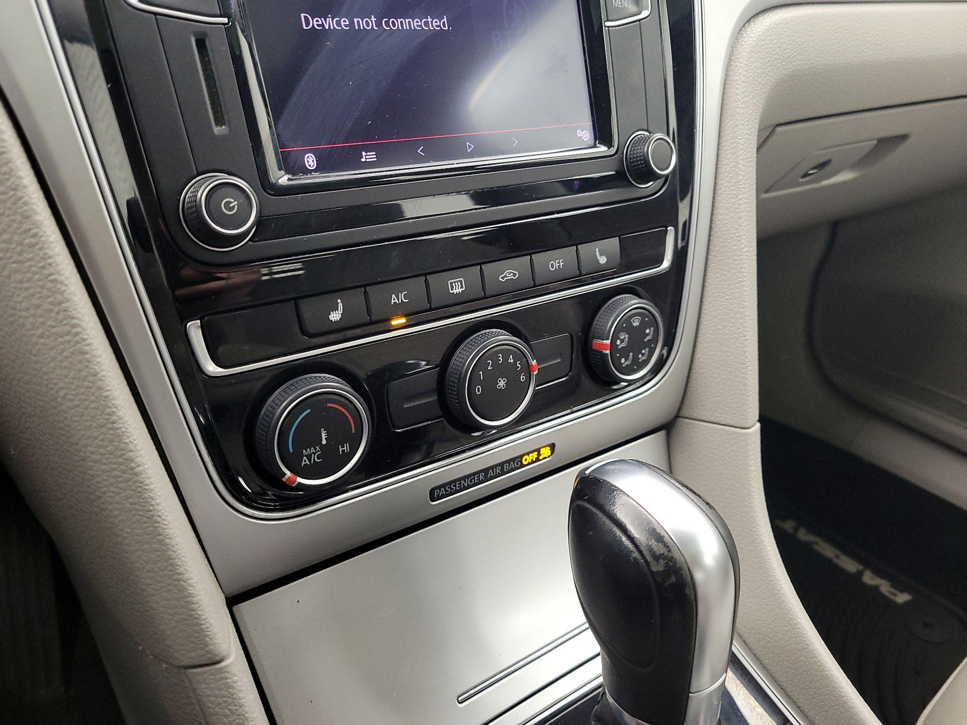 Thumbnail: 2019 Volkswagen Passat - 16