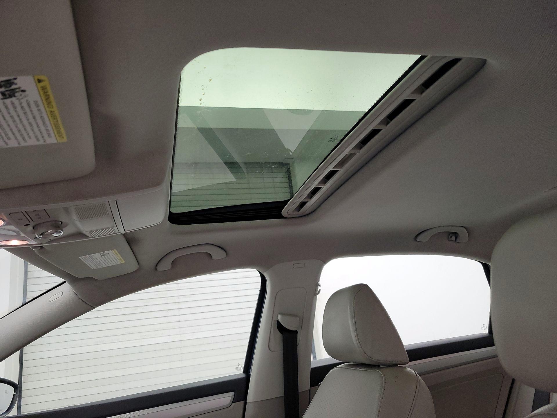 Thumbnail: 2019 Volkswagen Passat - 19