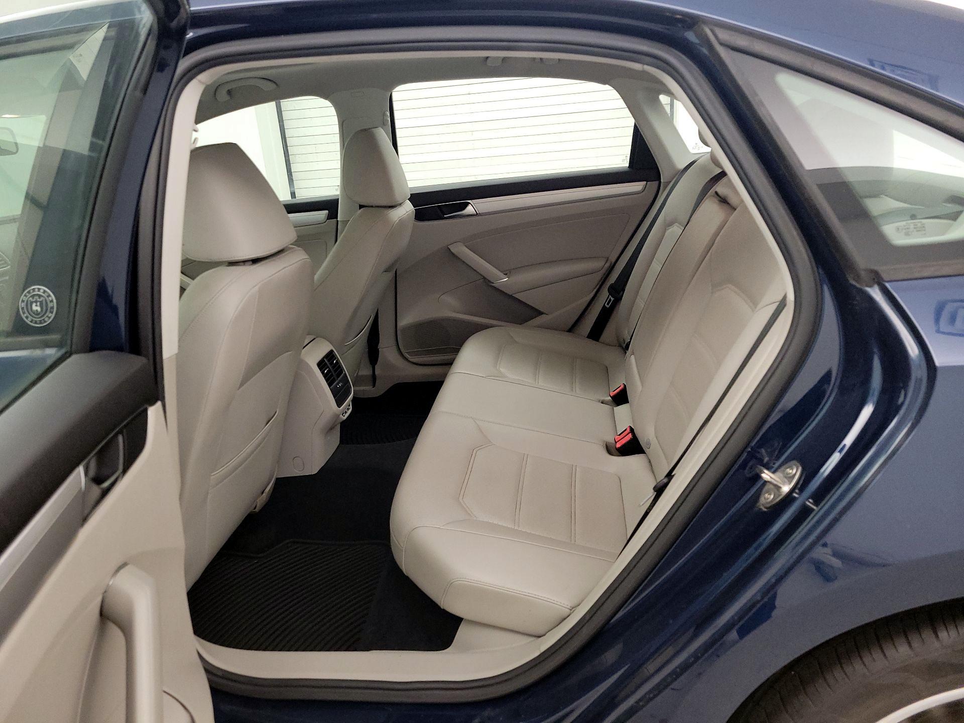 Thumbnail: 2019 Volkswagen Passat - 20