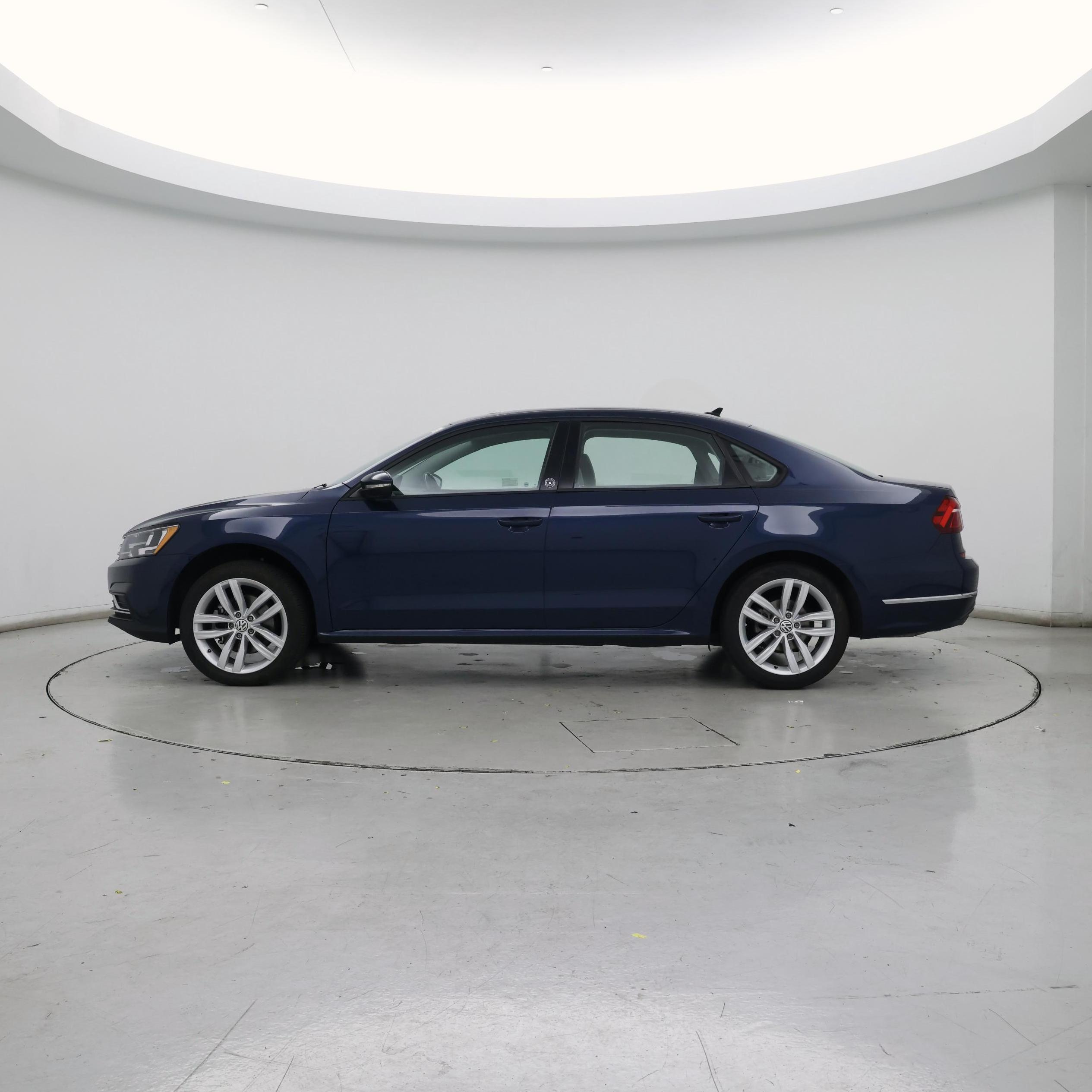 Thumbnail: 2019 Volkswagen Passat - 3