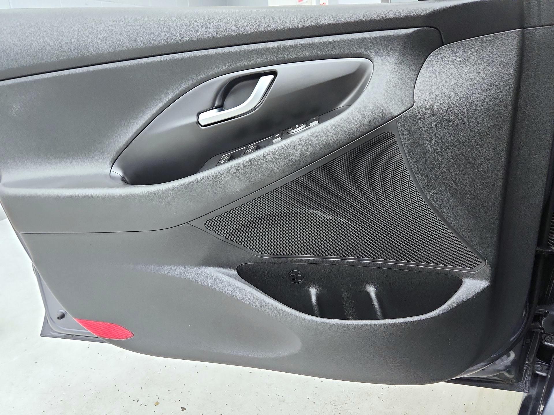 Thumbnail: 2018 Hyundai Elantra - 12