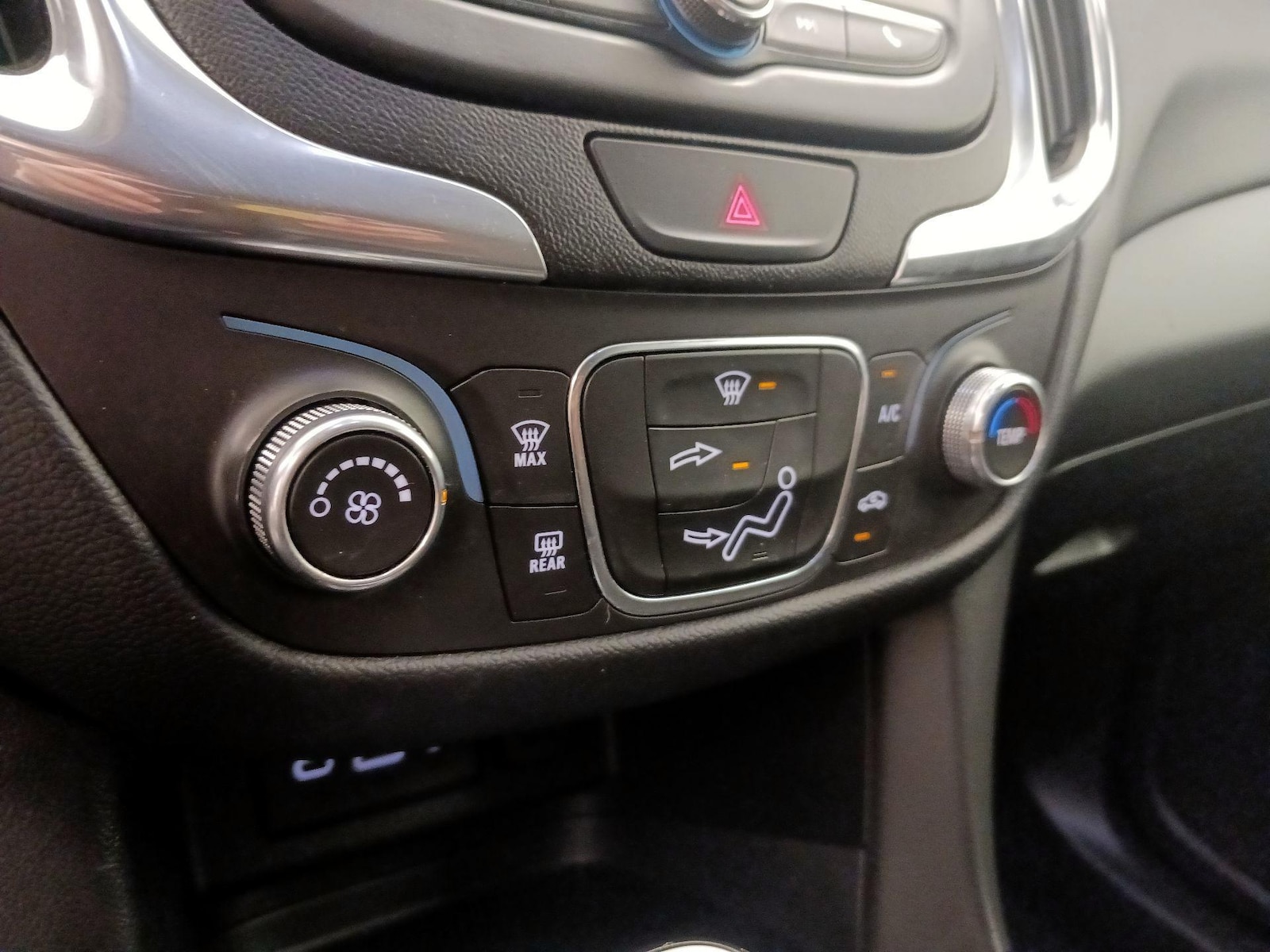 2021 Chevrolet Equinox LT - Photo 17