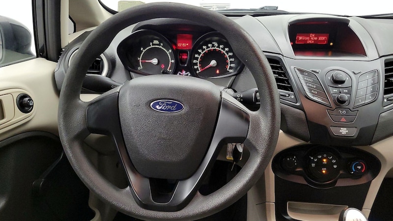 2012 Ford Fiesta S 9