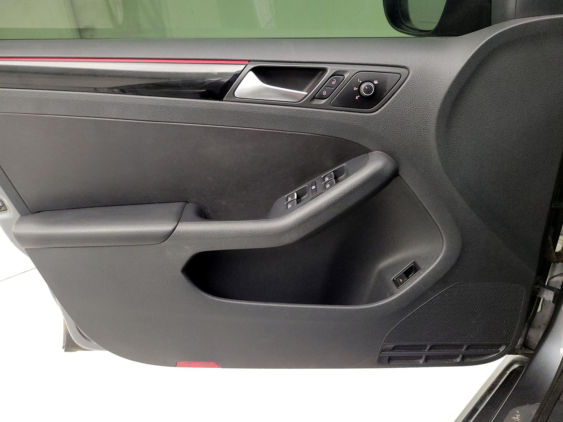 Thumbnail: 2017 Volkswagen Jetta - 12