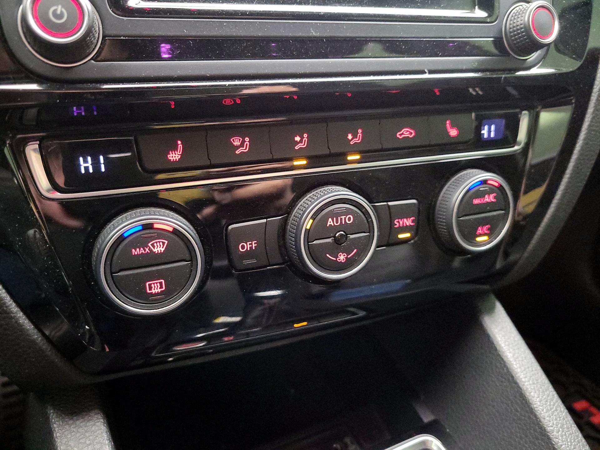 Thumbnail: 2017 Volkswagen Jetta - 17