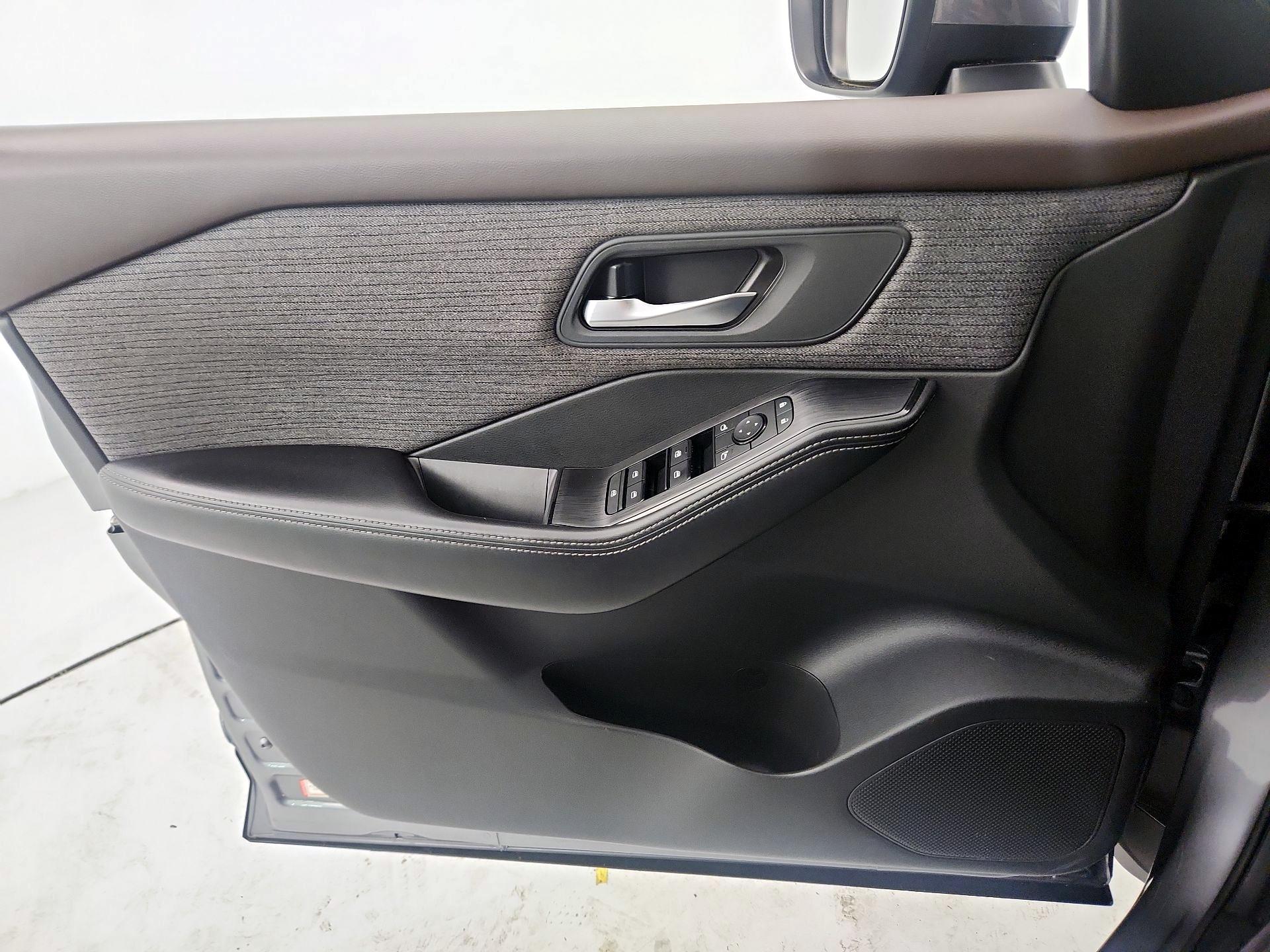 Thumbnail: 2021 Nissan Rogue - 12