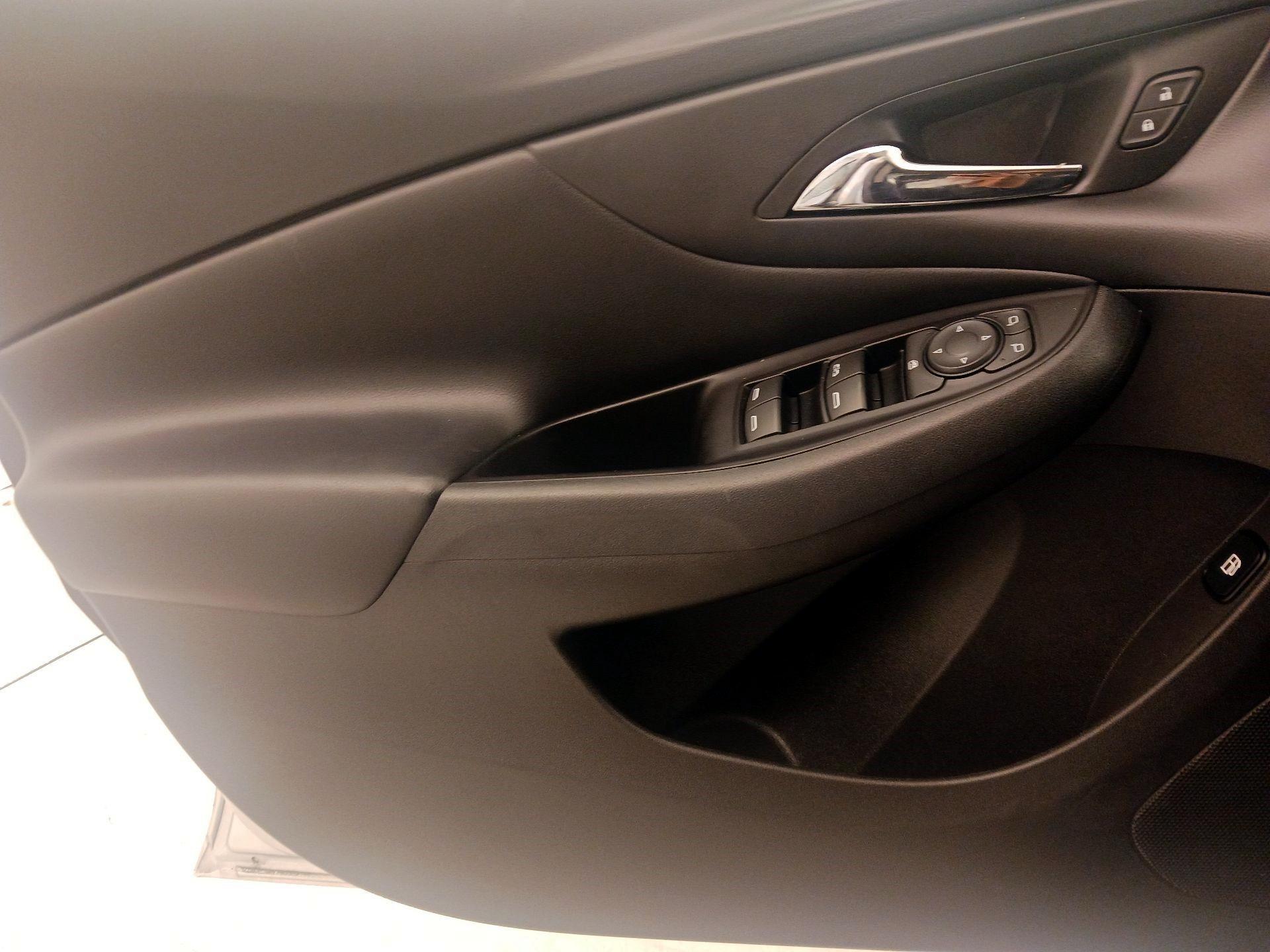 Thumbnail: 2017 Chevrolet Volt - 12