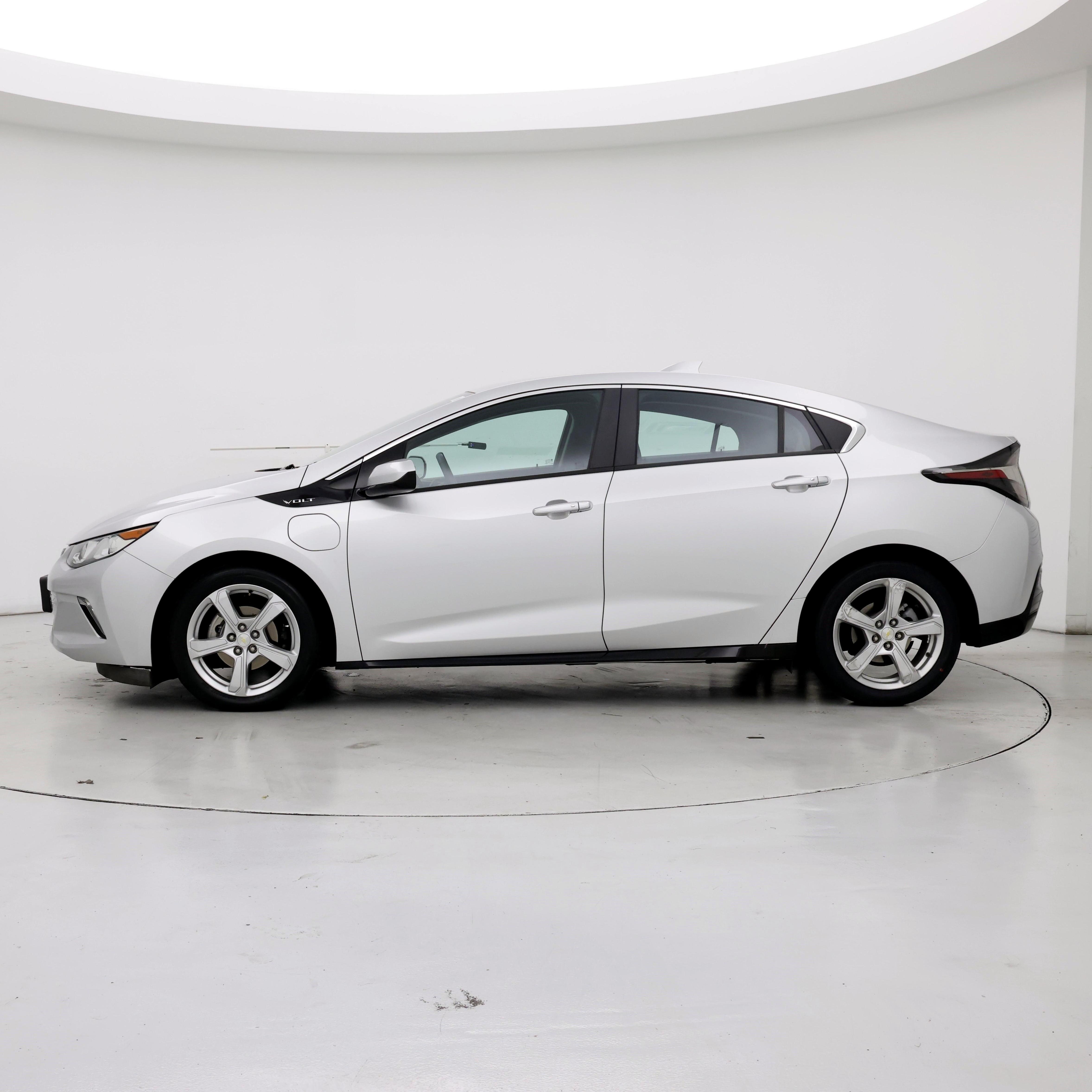 Thumbnail: 2017 Chevrolet Volt - 3