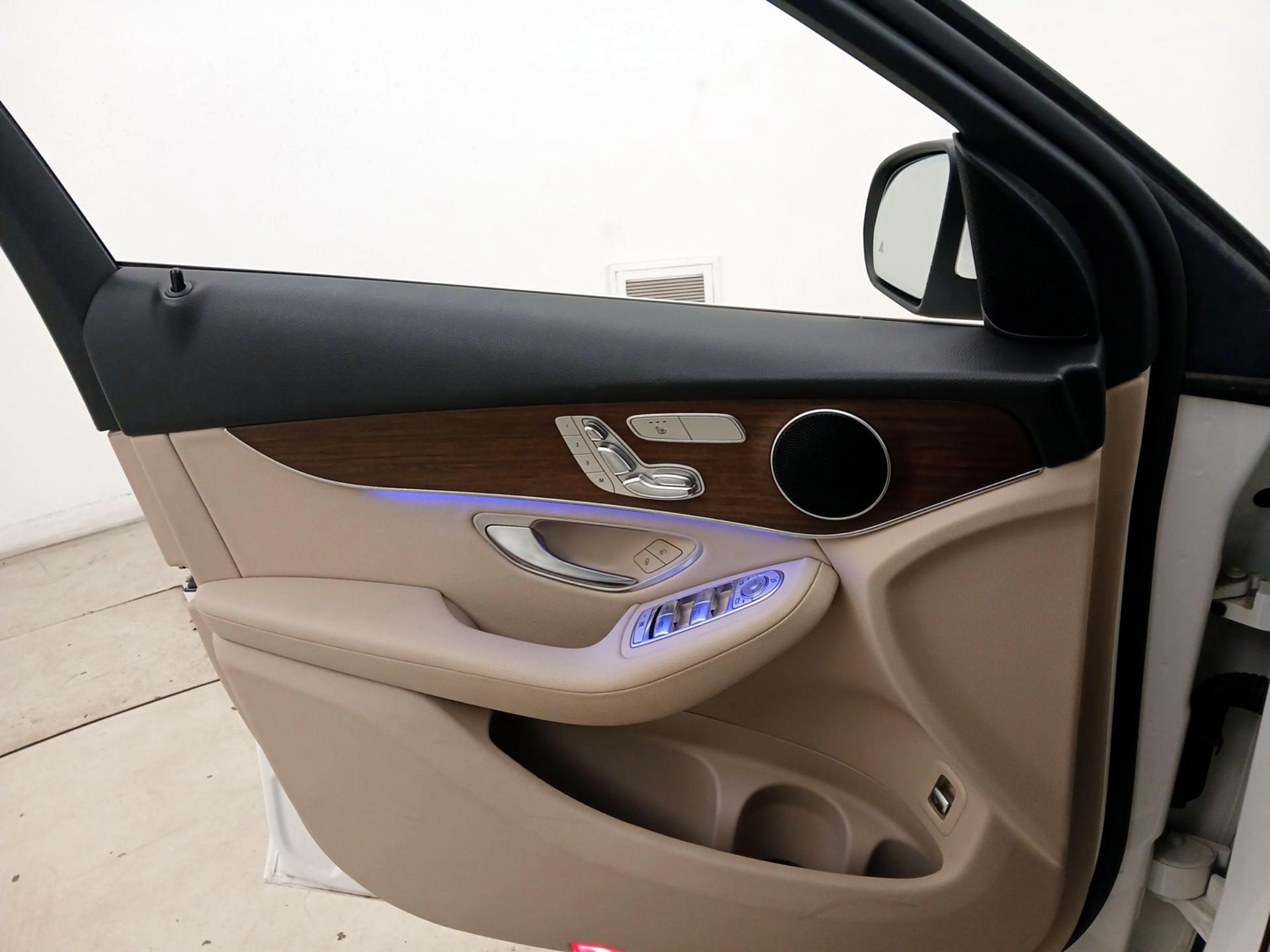 Thumbnail: 2020 Mercedes-Benz GLC - 12