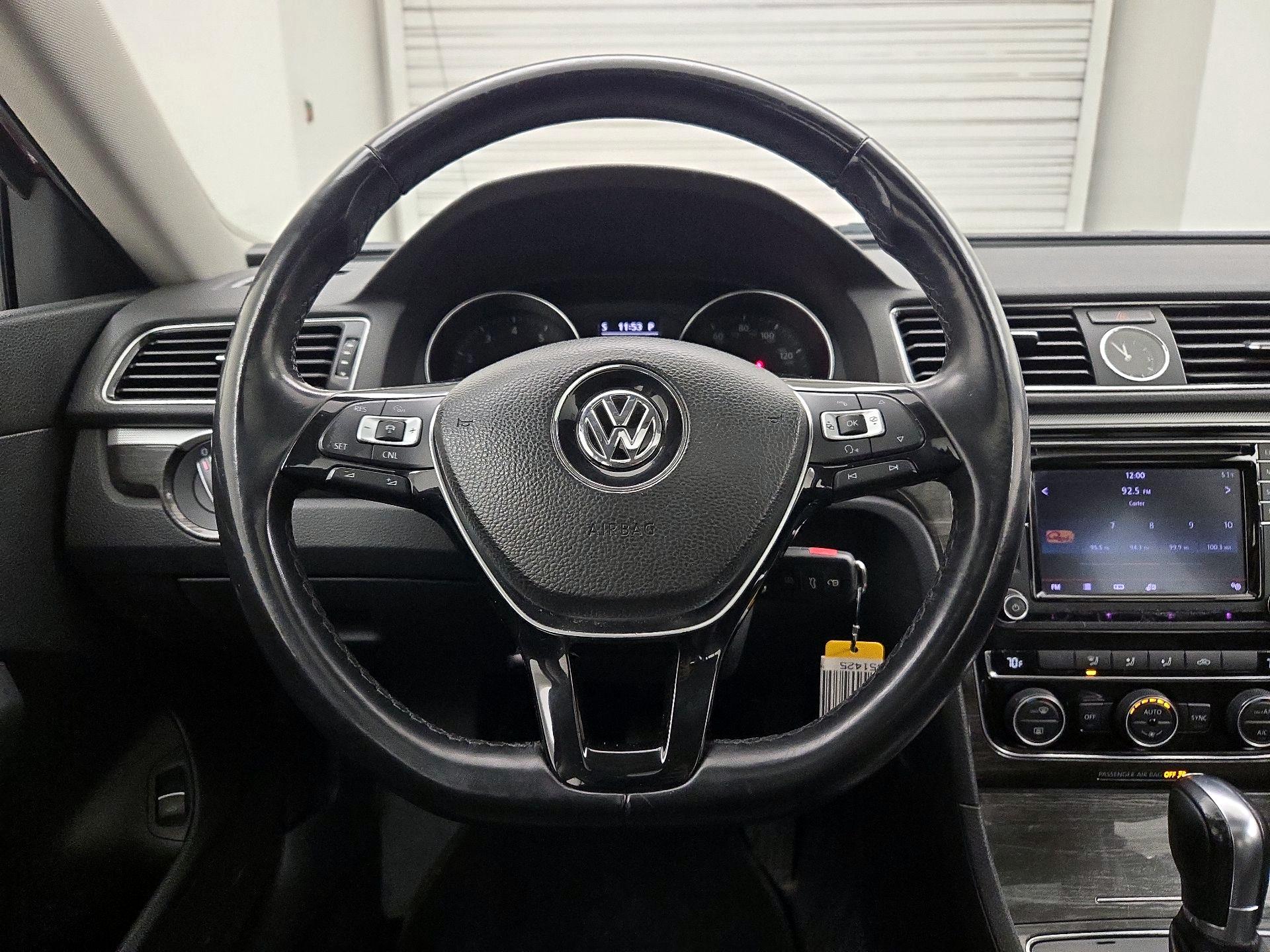 Thumbnail: 2016 Volkswagen Passat - 10