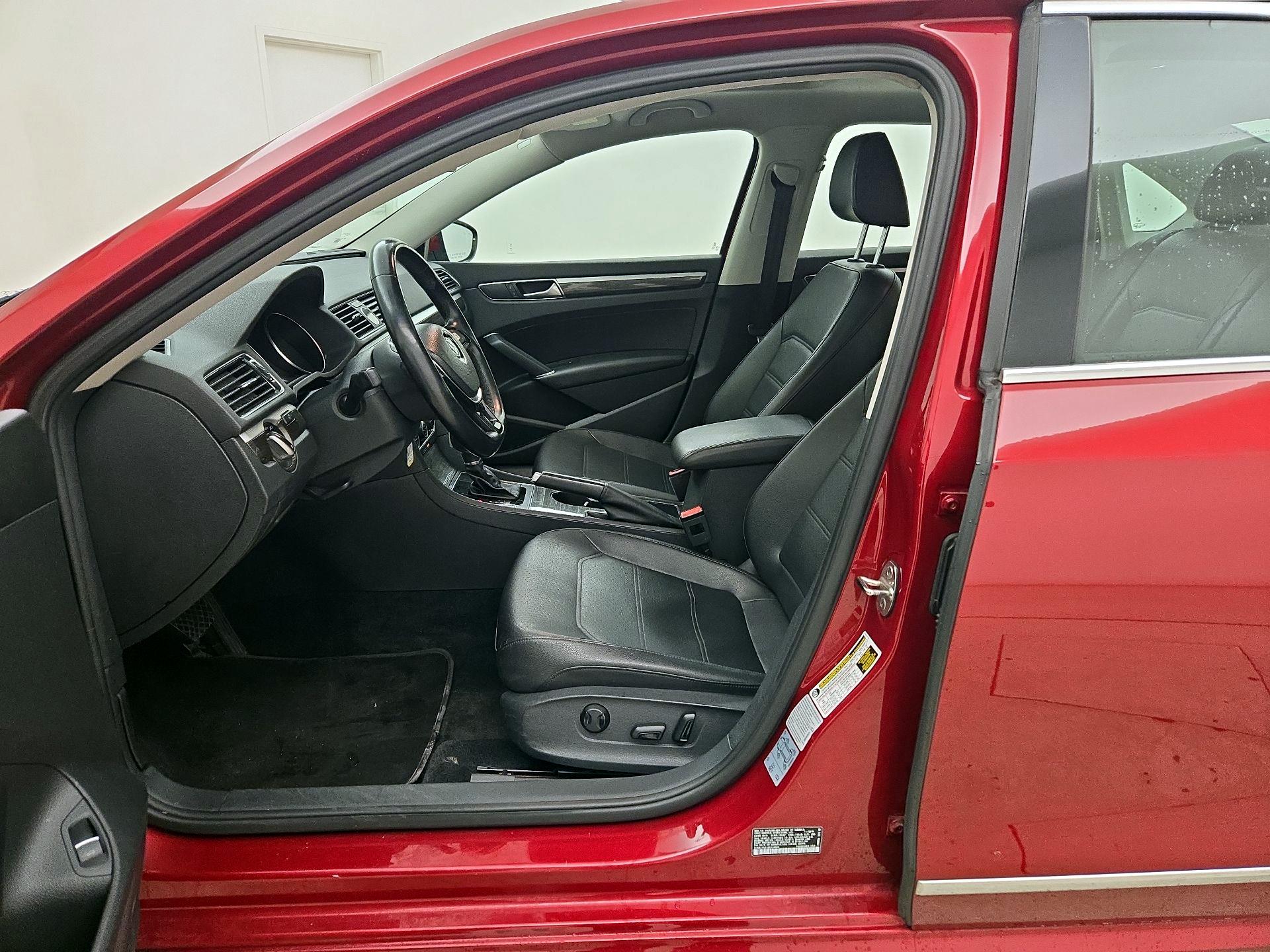 Thumbnail: 2016 Volkswagen Passat - 11