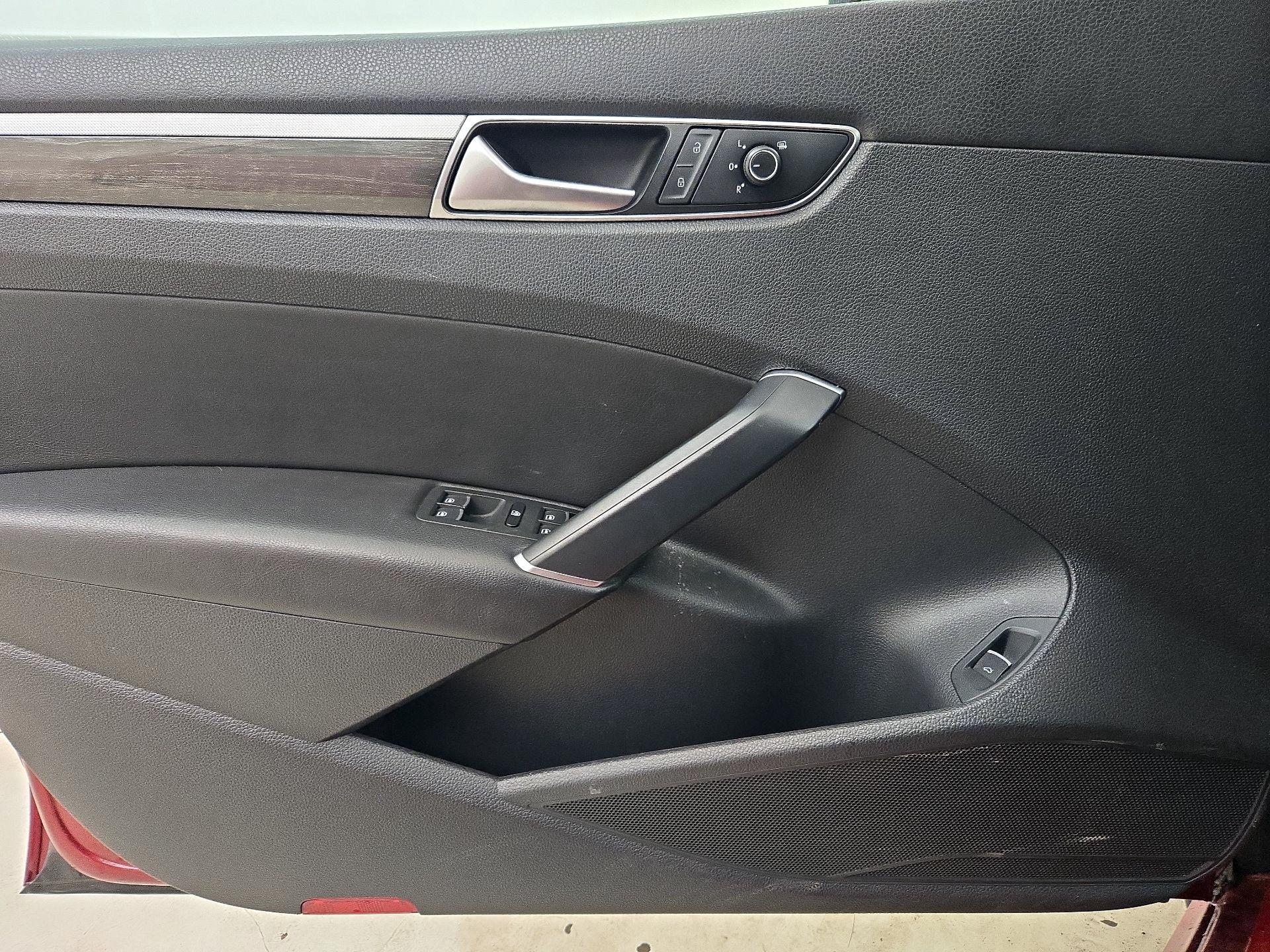 Thumbnail: 2016 Volkswagen Passat - 12