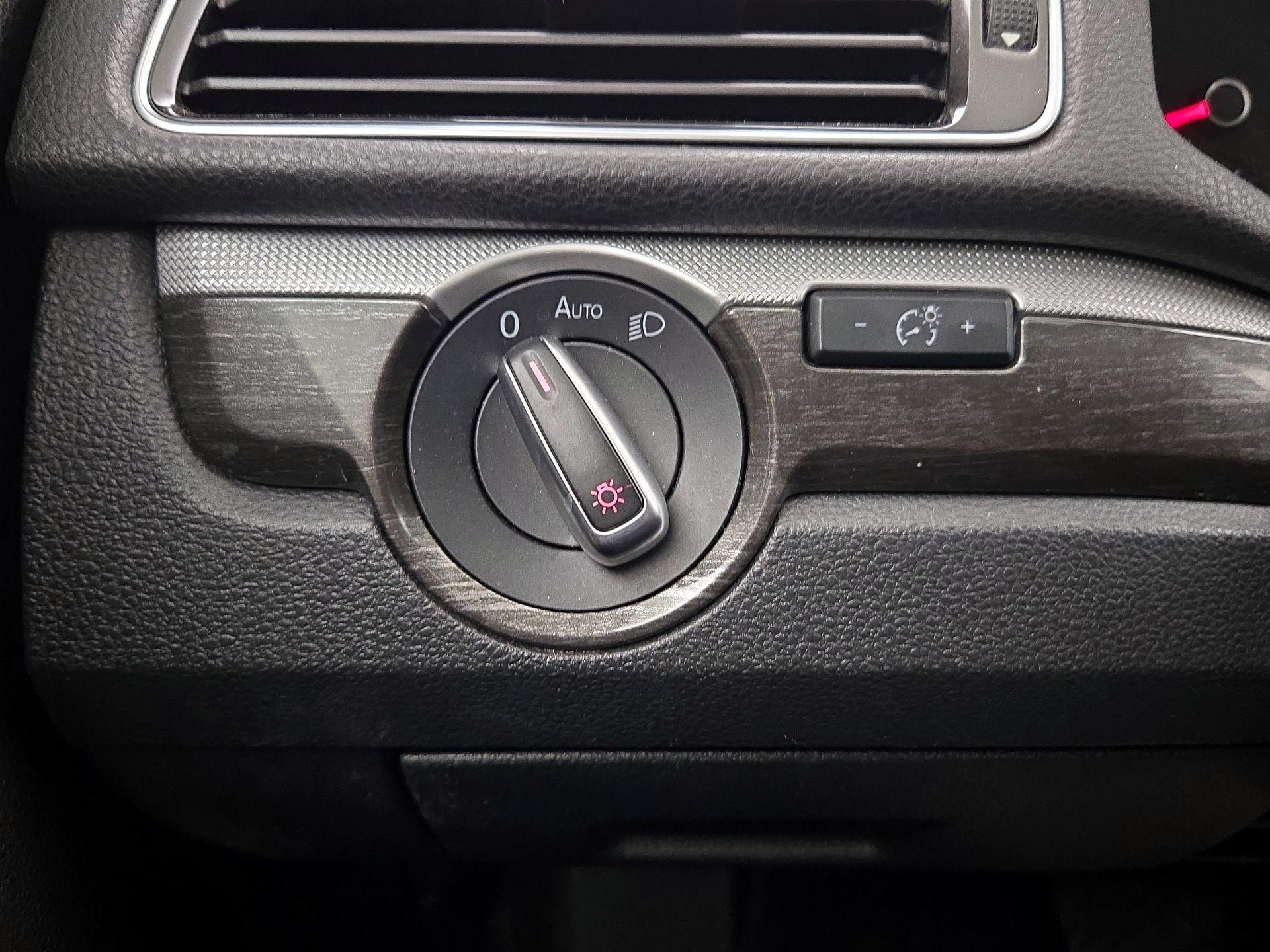 Thumbnail: 2016 Volkswagen Passat - 13