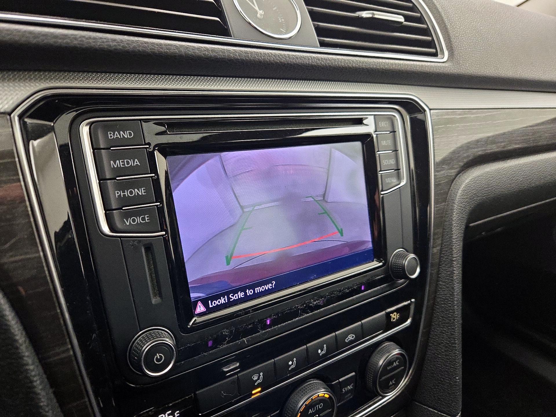 Thumbnail: 2016 Volkswagen Passat - 14