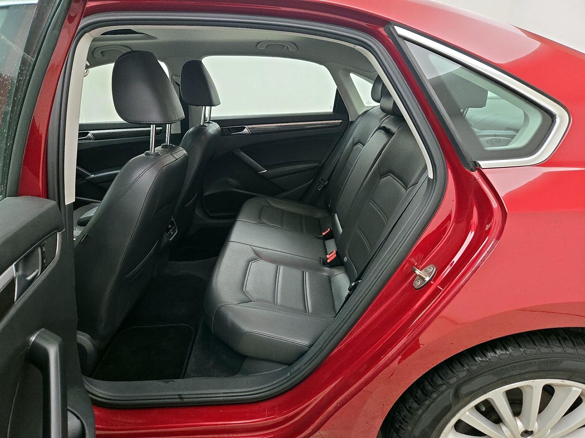 Thumbnail: 2016 Volkswagen Passat - 20