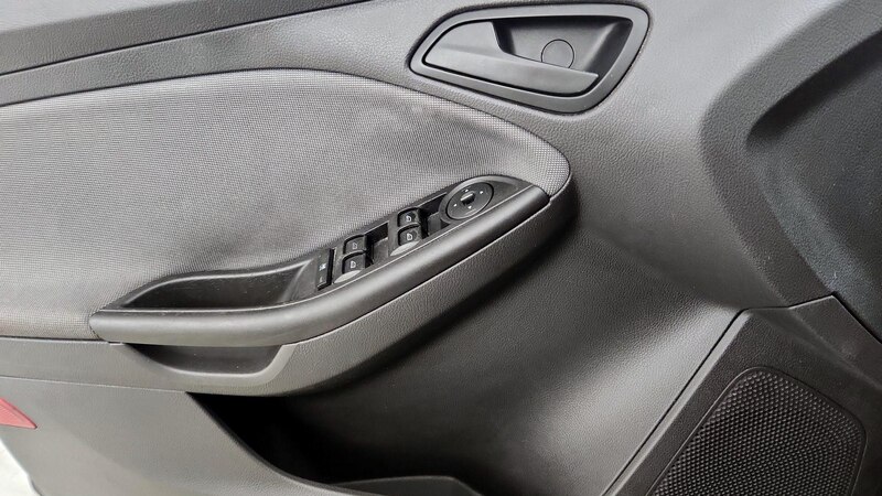 2012 Ford Focus SE 12