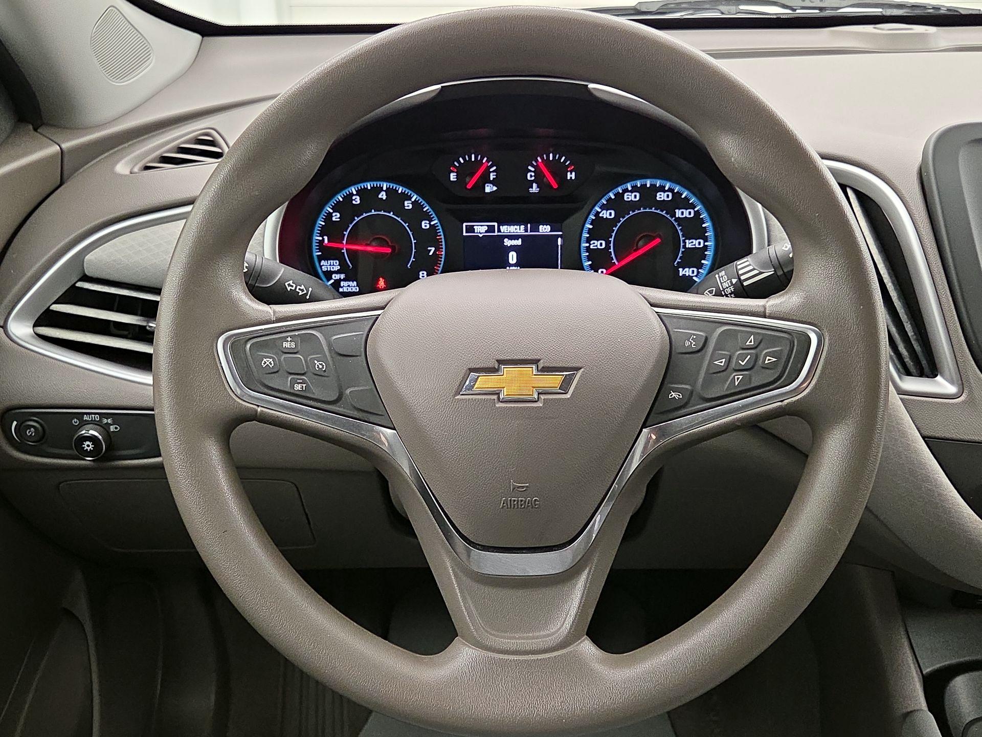 Thumbnail: 2018 Chevrolet Malibu - 10