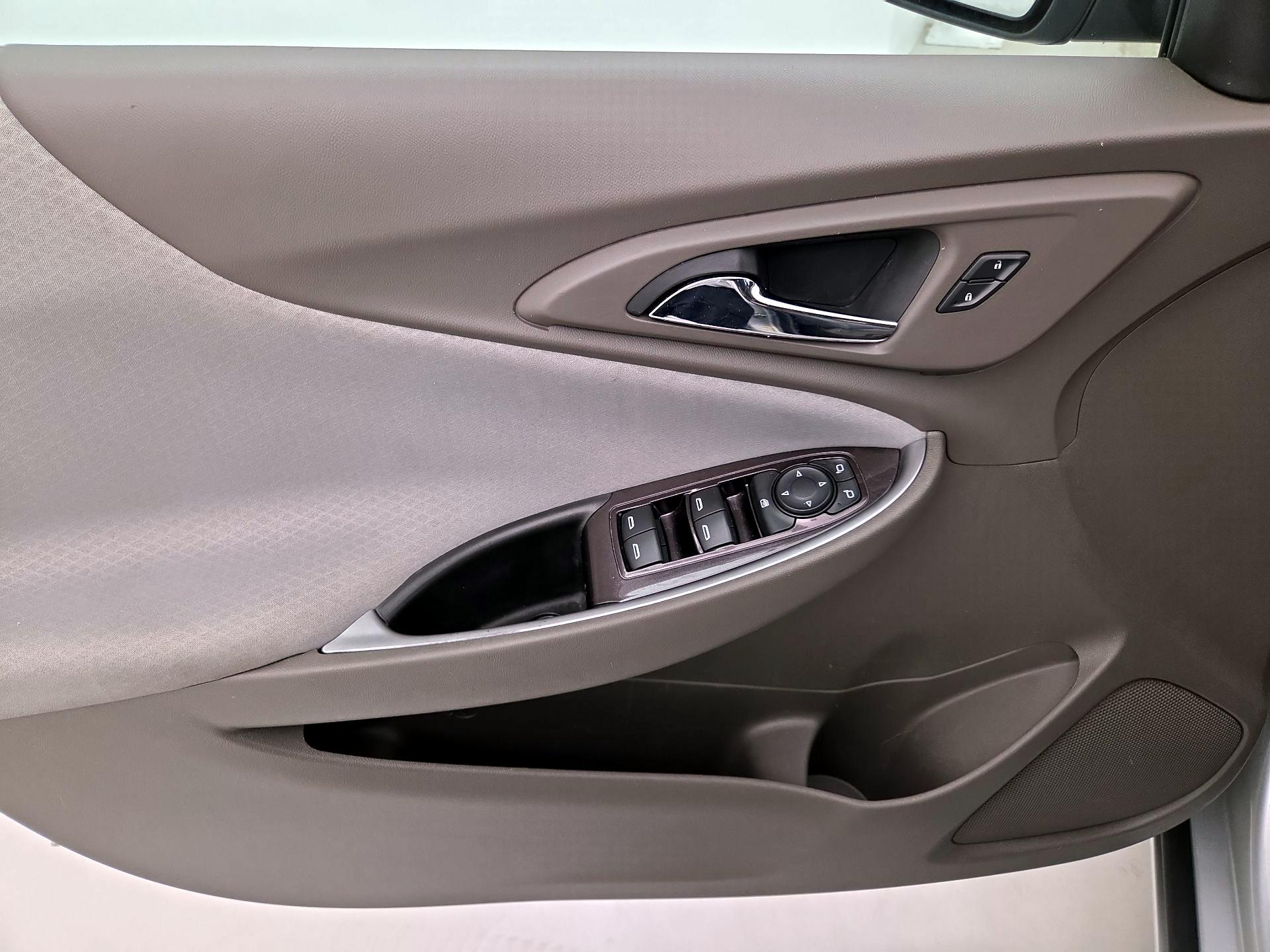 Thumbnail: 2018 Chevrolet Malibu - 12