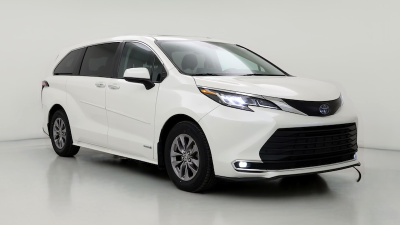 2021 Toyota Sienna XLE Hero Image